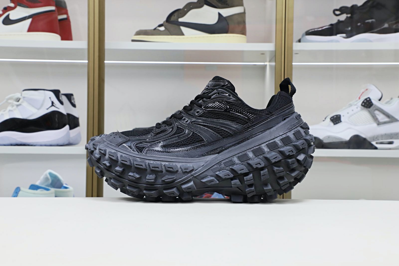 Balenciaga  Defender