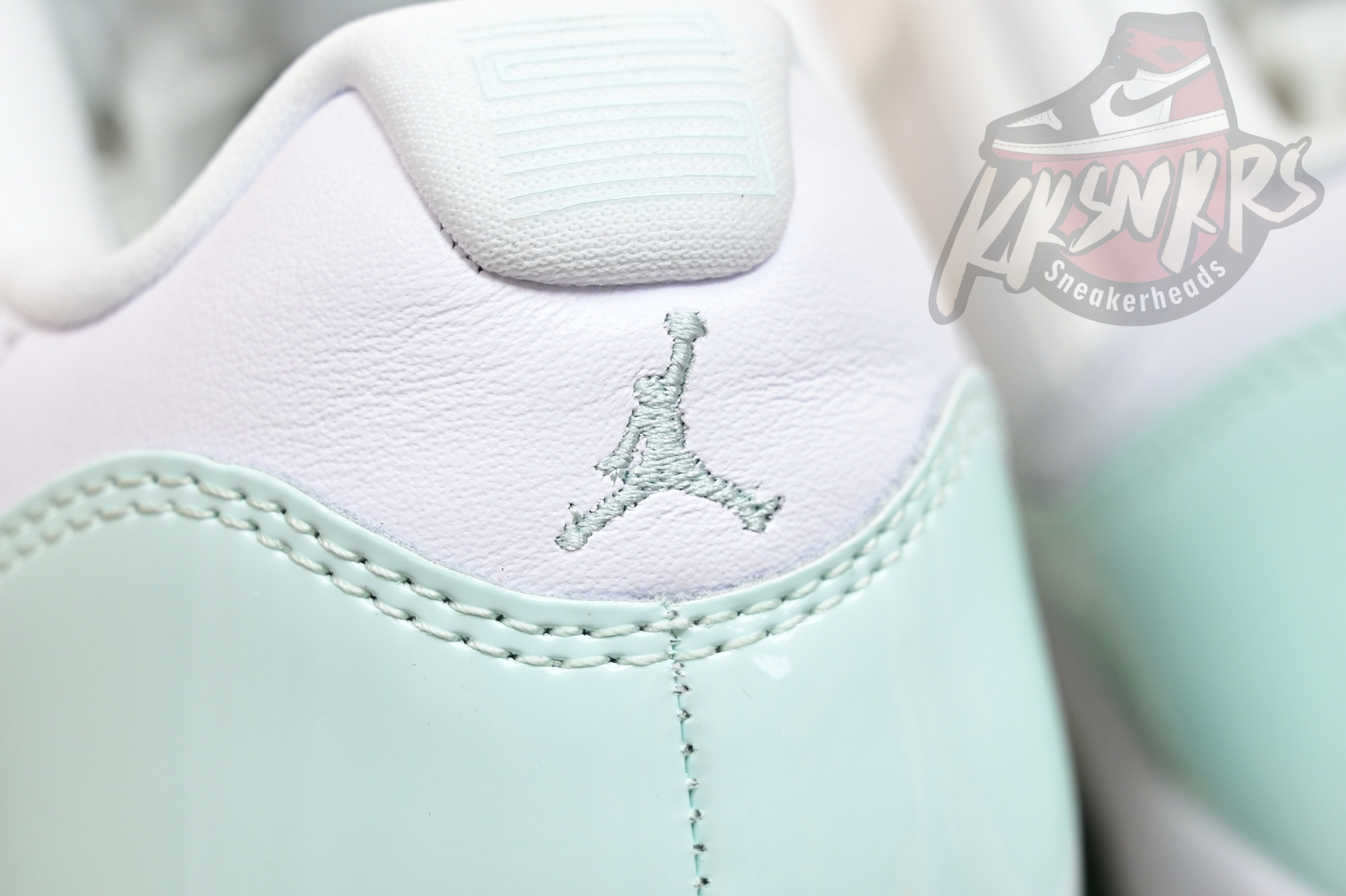 Air Jordan 11 LOW  AH7860-103