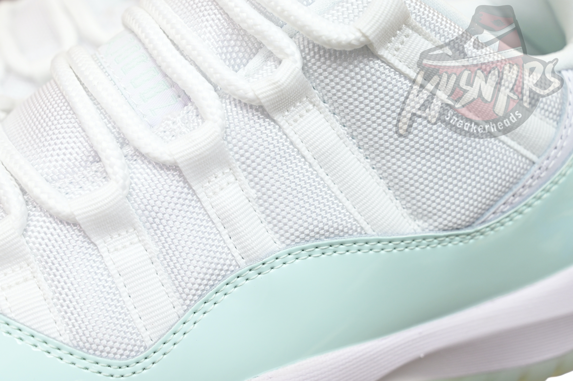 Air Jordan 11 LOW  AH7860-103