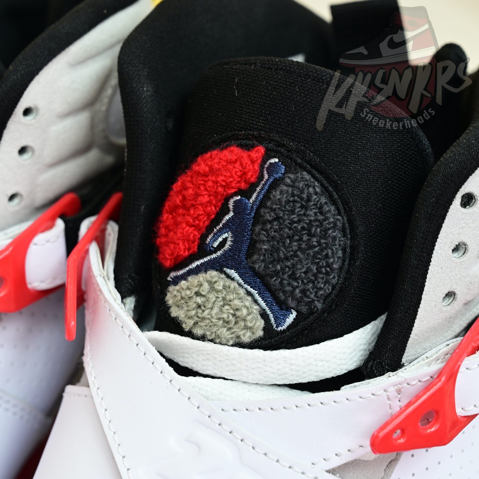 Air Jordan 8 Retro Bugs Bunny  305381-103