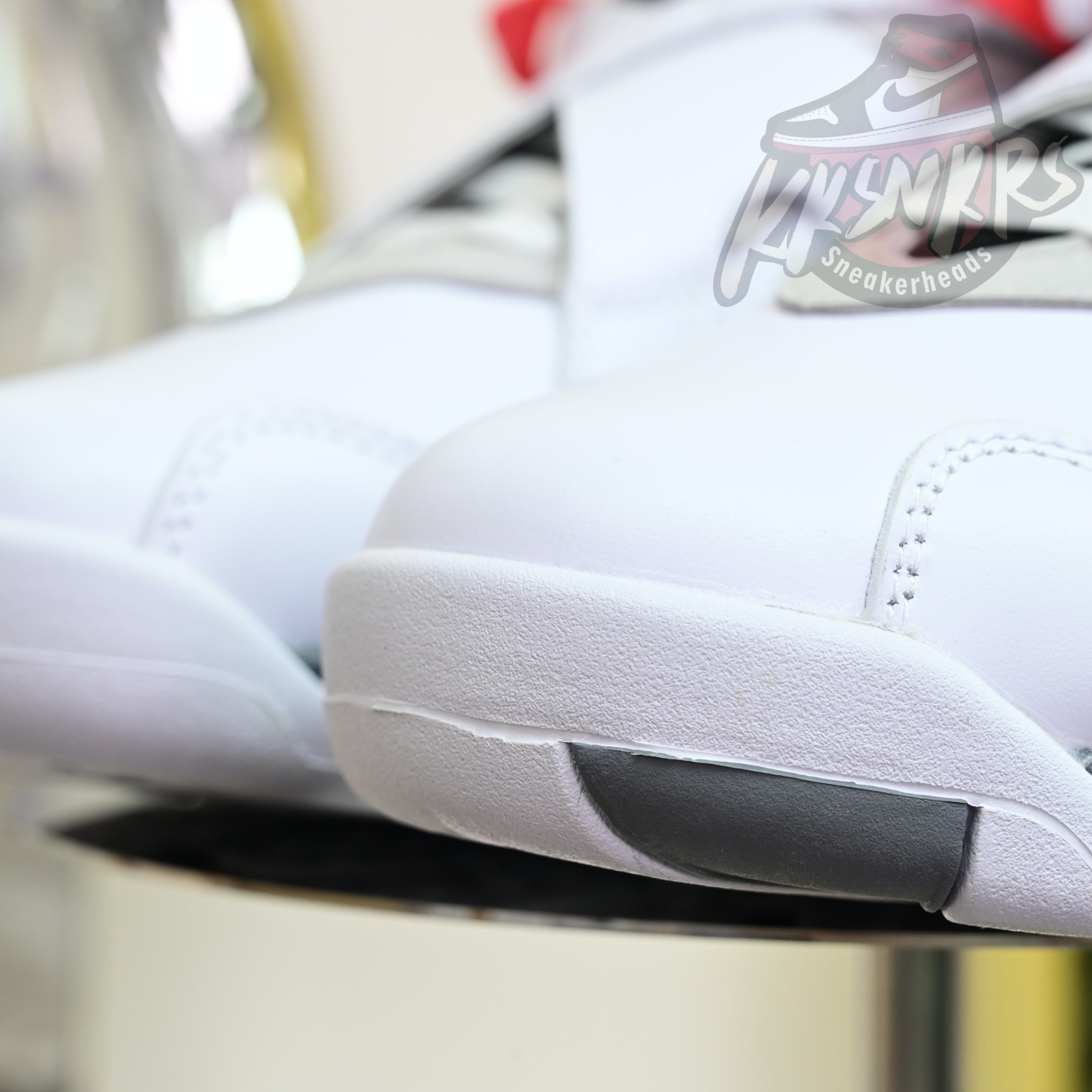 Air Jordan 8 Retro Bugs Bunny  305381-103