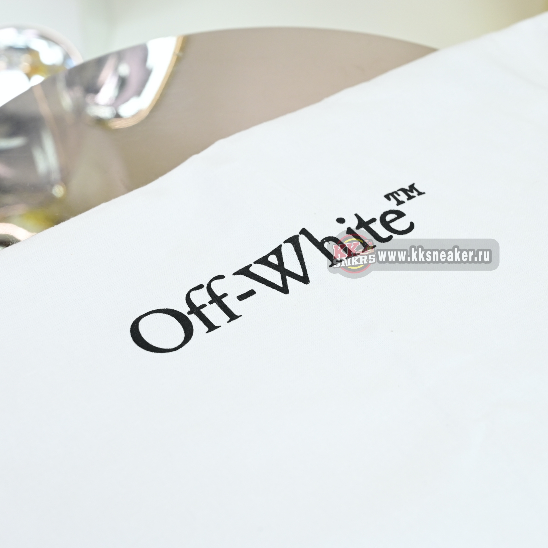 OFF-WHITE BE RIGHT BACK