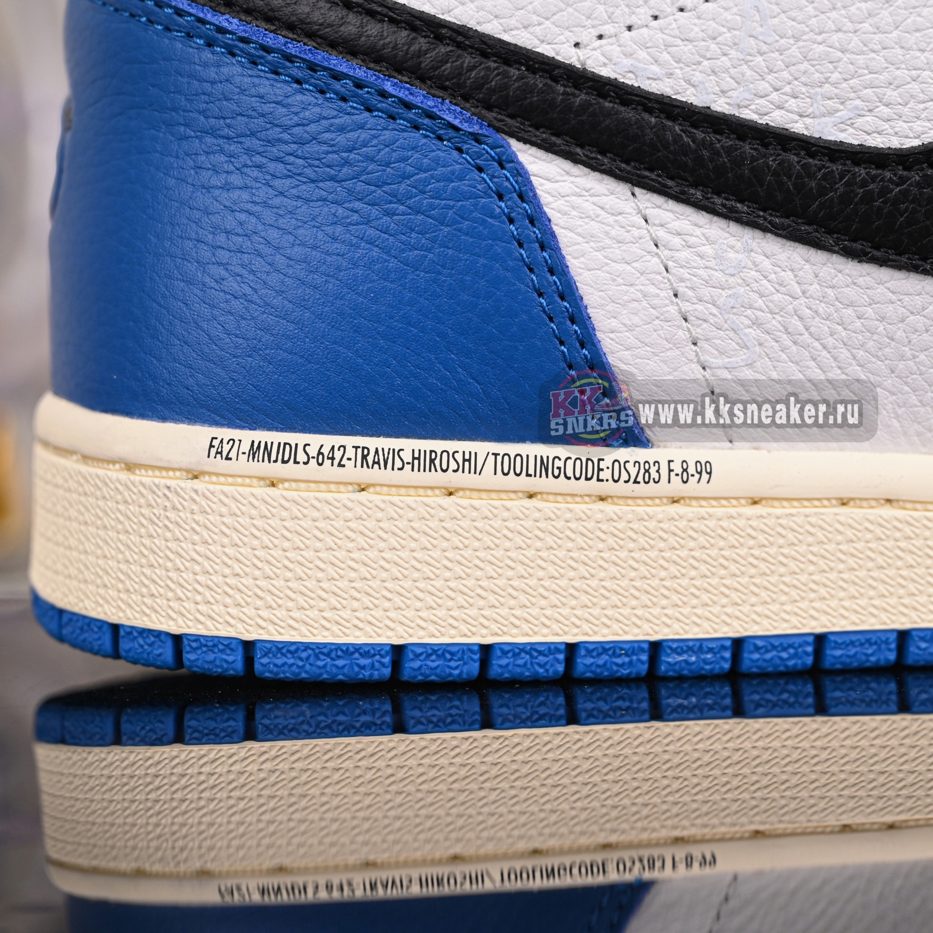 FRAGMENT DESIGN X TRAVIS SCOTT X AIR JORDAN 1 RETRO HIGH DH3277-105