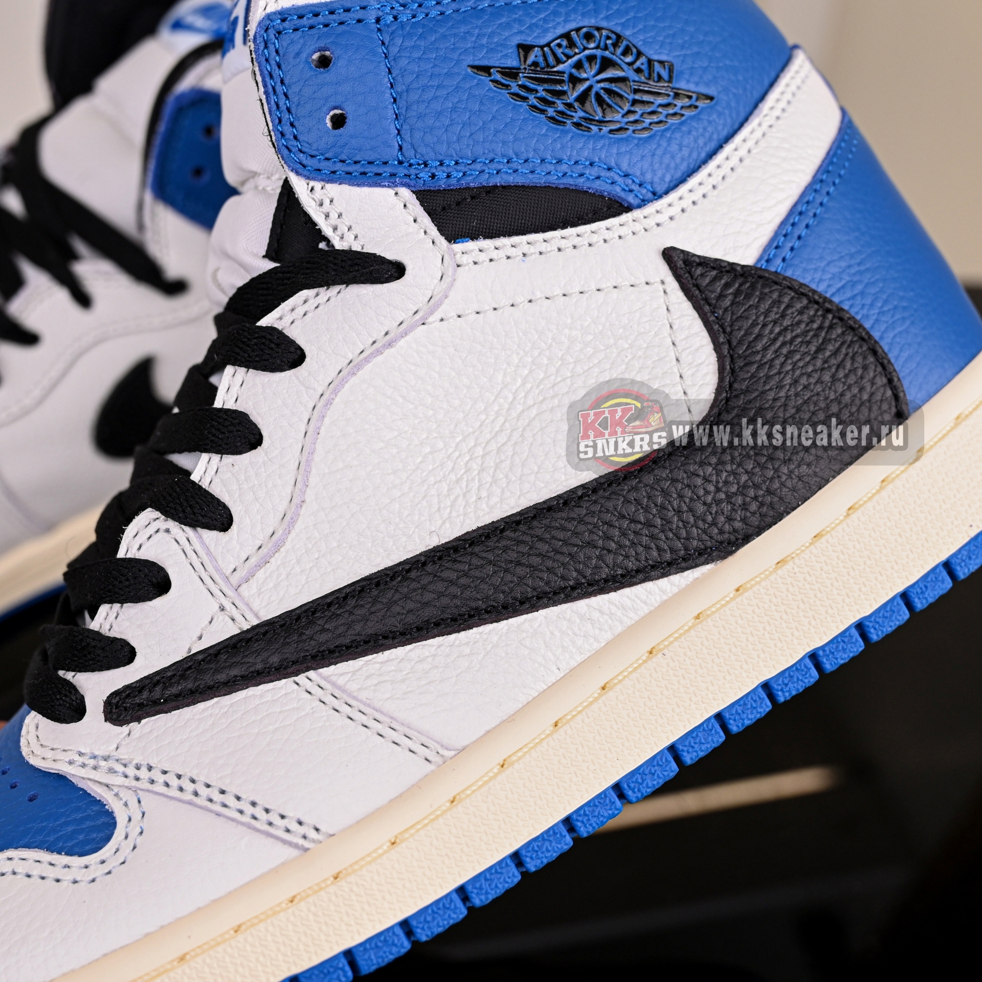 FRAGMENT DESIGN X TRAVIS SCOTT X AIR JORDAN 1 RETRO HIGH DH3277-105