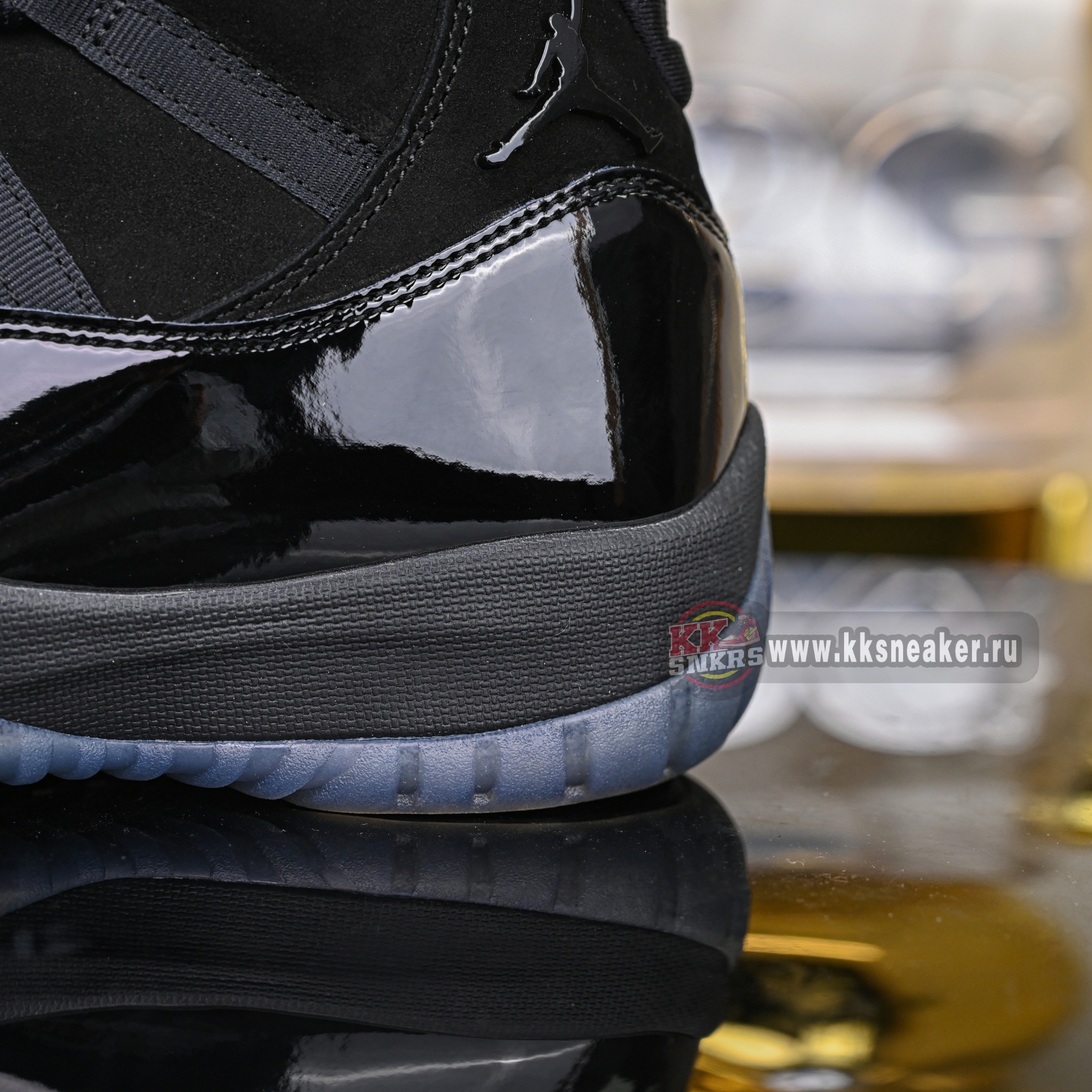 Air Jordan 11 retro cap and gown  378037-005