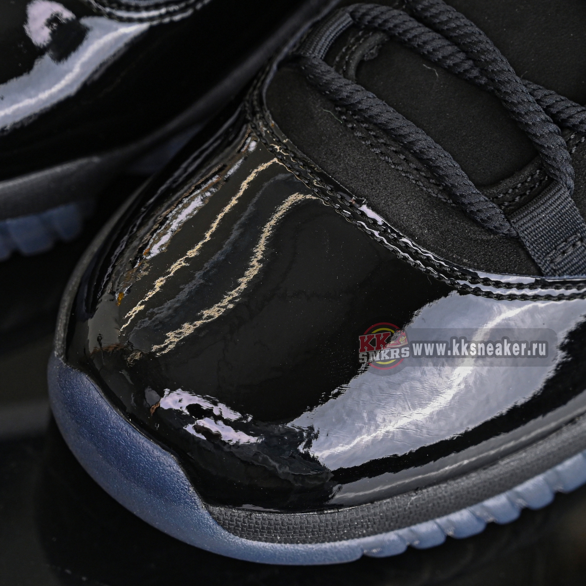 Air Jordan 11 retro cap and gown  378037-005