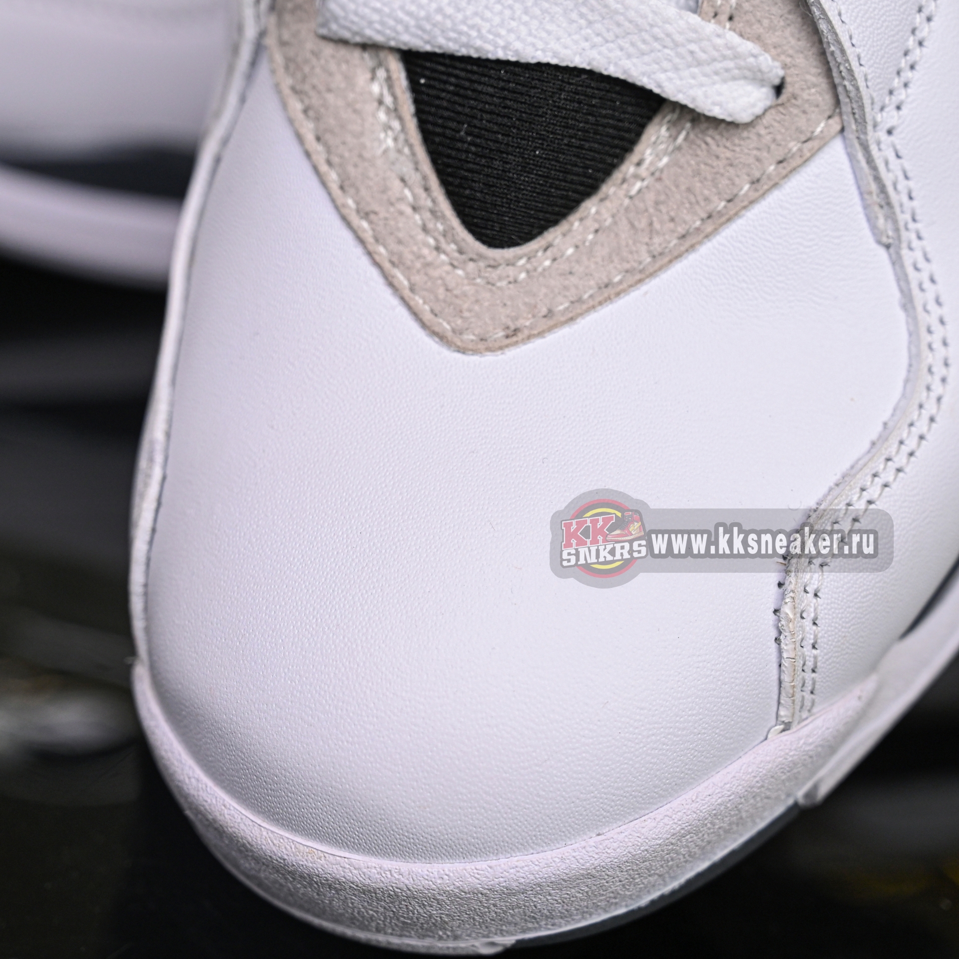 Air Jordan8“Bugs Bunny”2025   305381-100