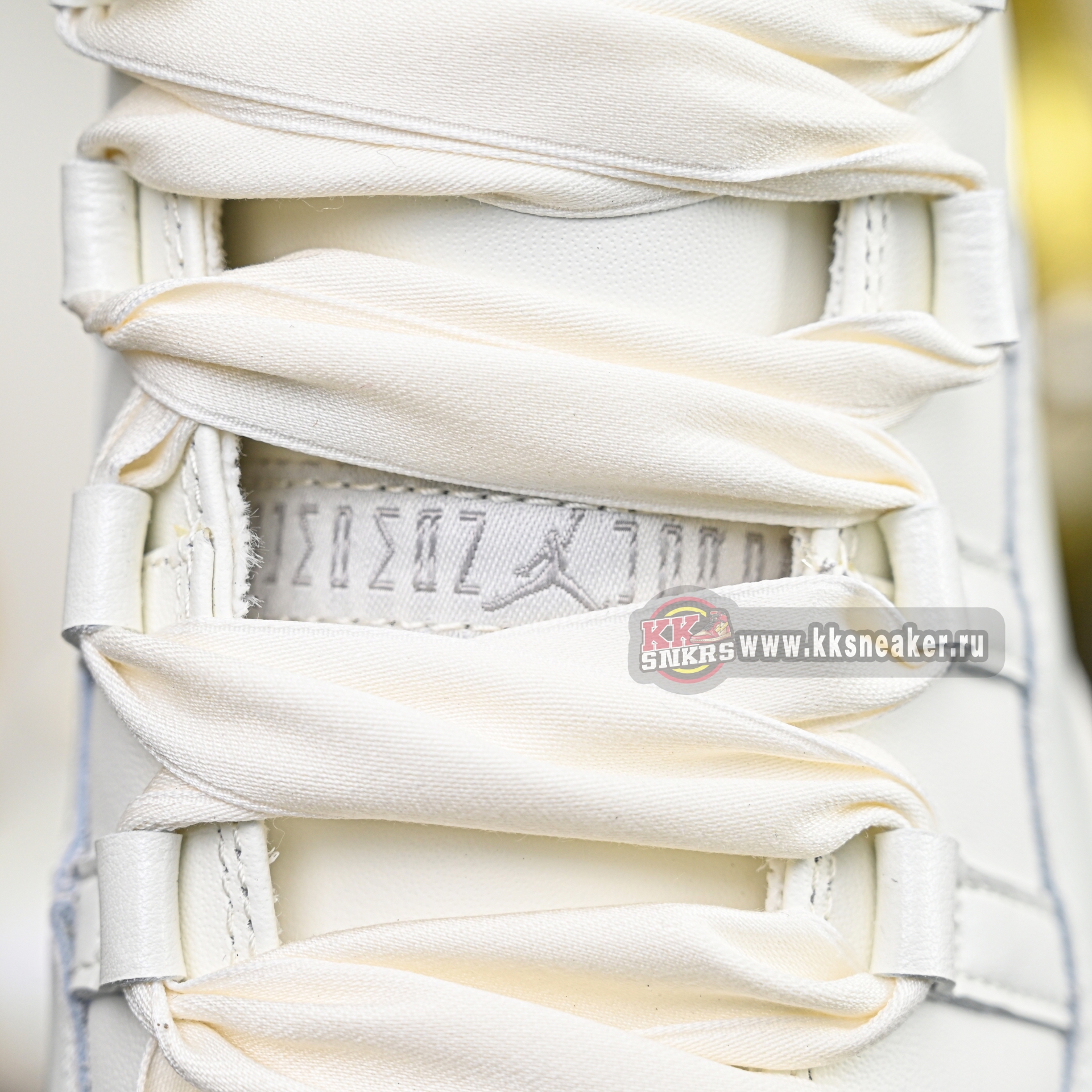 Air Jordan 11 RETRO“Pearl” AR0715-110