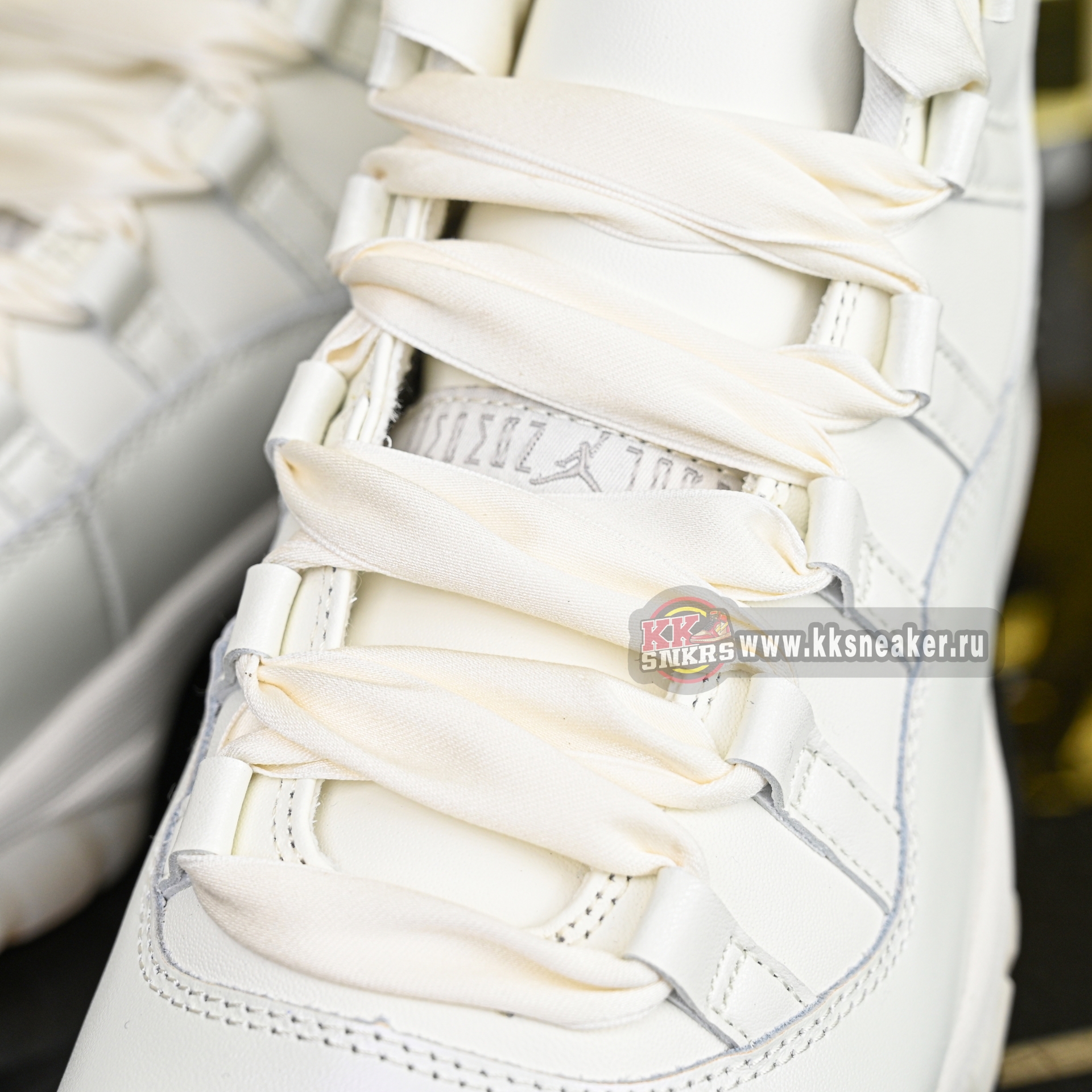Air Jordan 11 RETRO“Pearl” AR0715-110