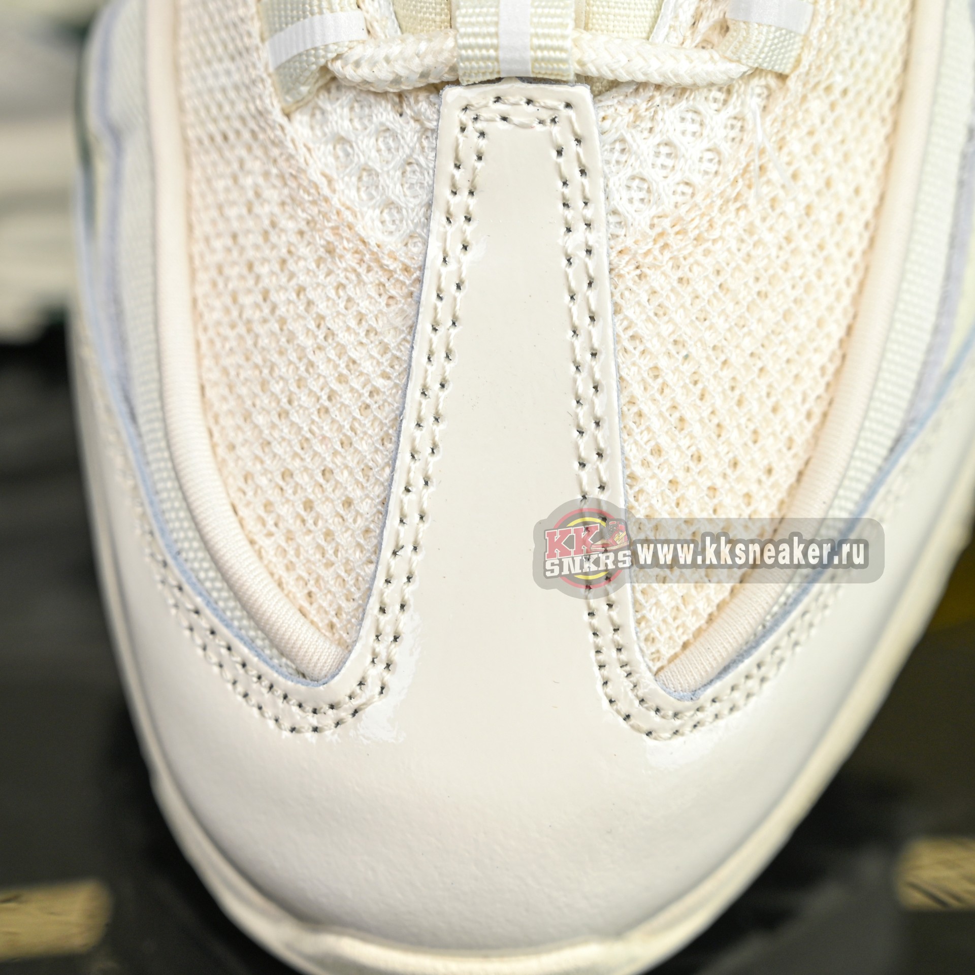 UNDEFEATED x Nike Air Max 95 OG Big Bubble   IB4453-100