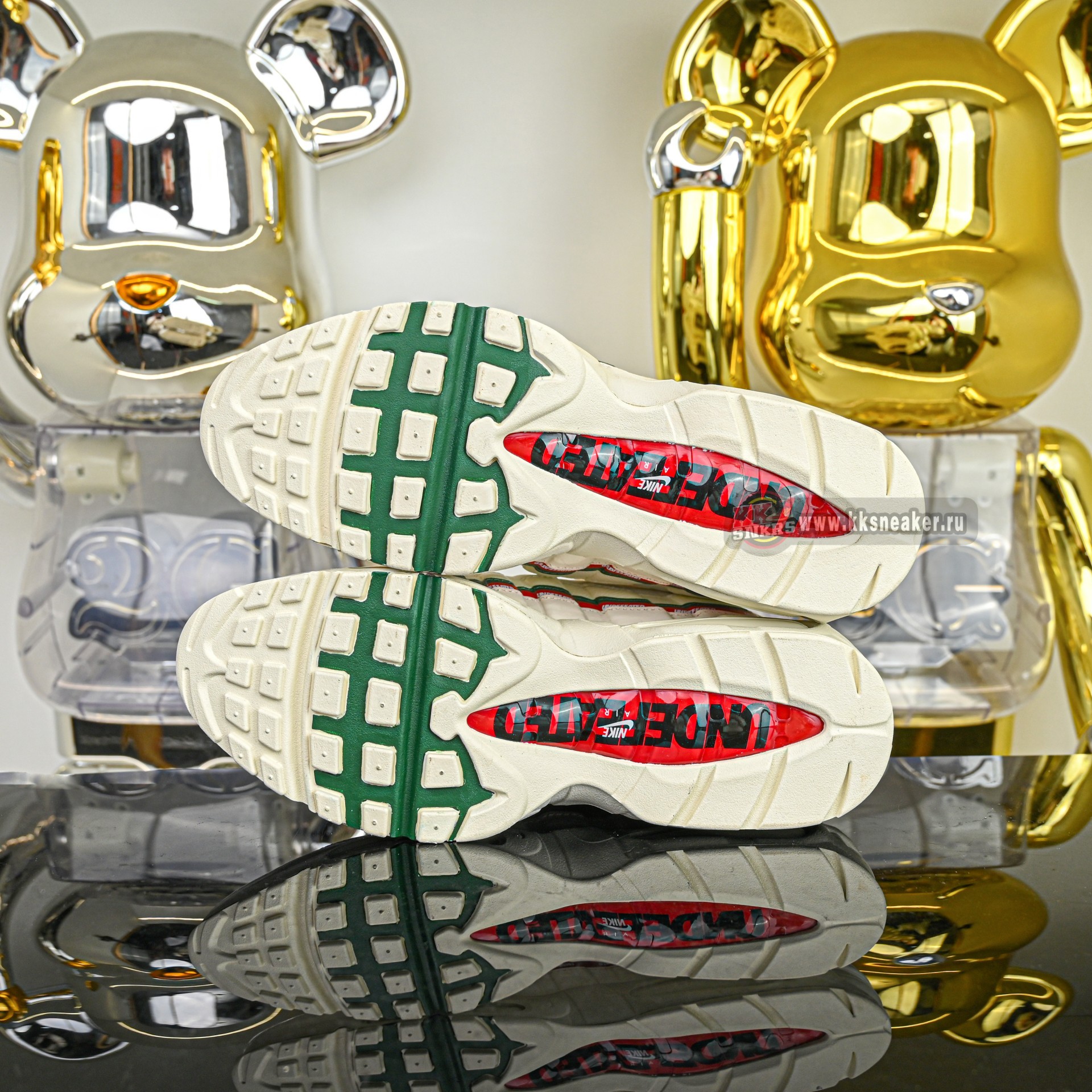 UNDEFEATED x Nike Air Max 95 OG Big Bubble   IB4453-100