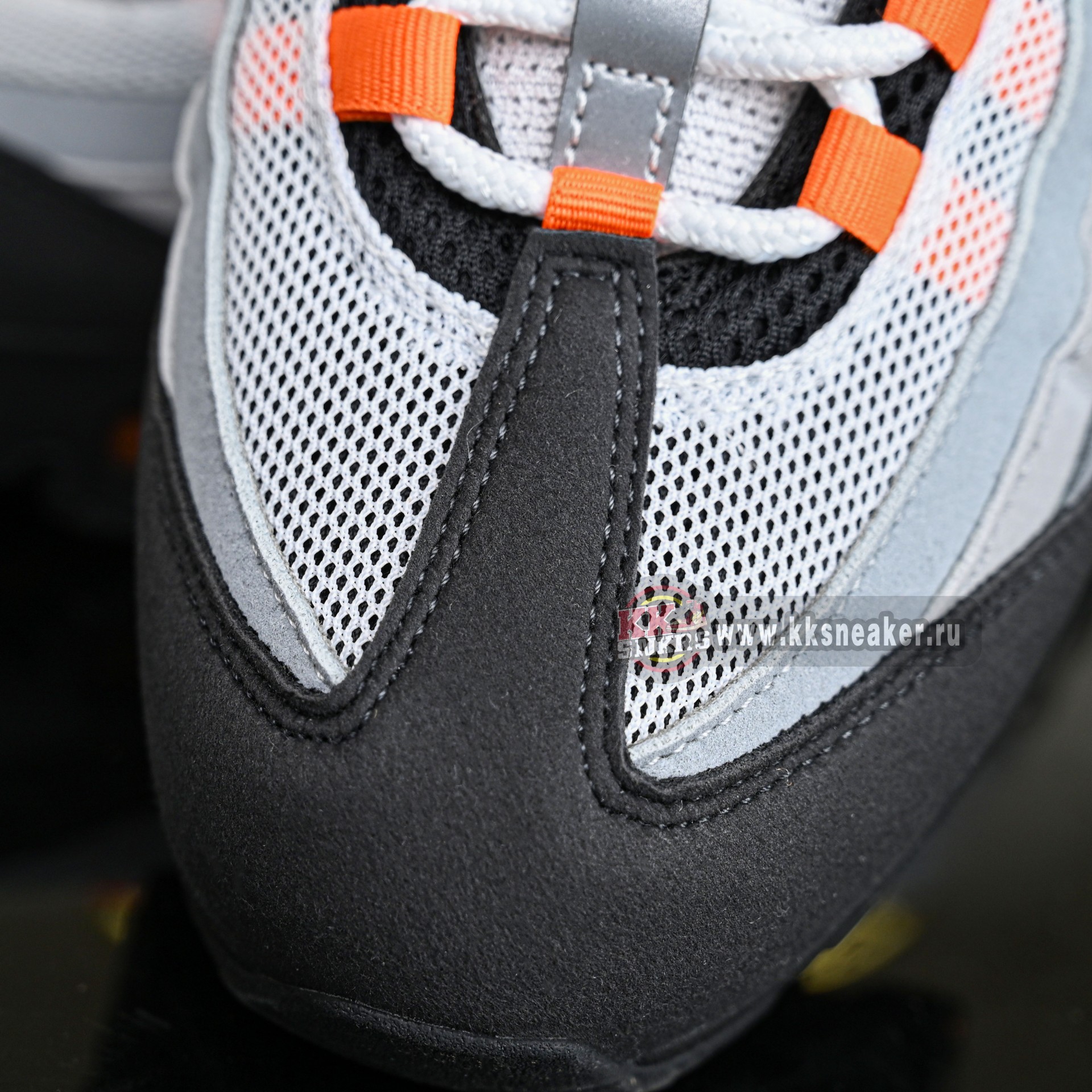 Nike Air Max 95 OG Bright Mandarin  HM4740-101