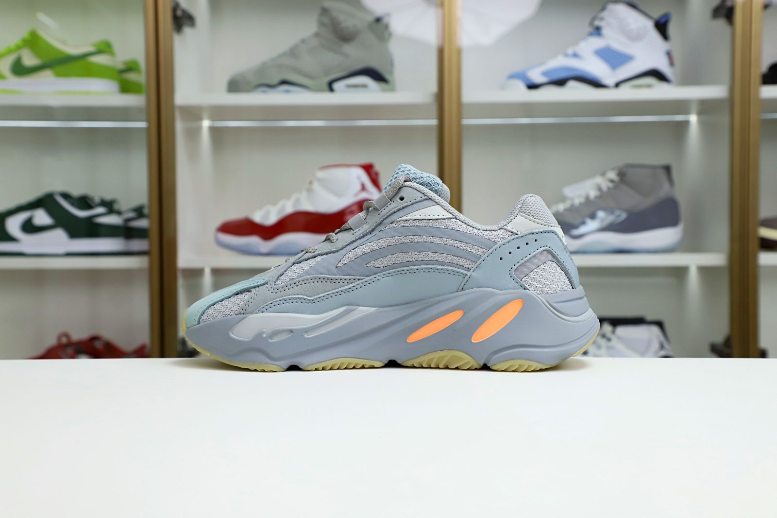 Yeezy boost 700 V2 