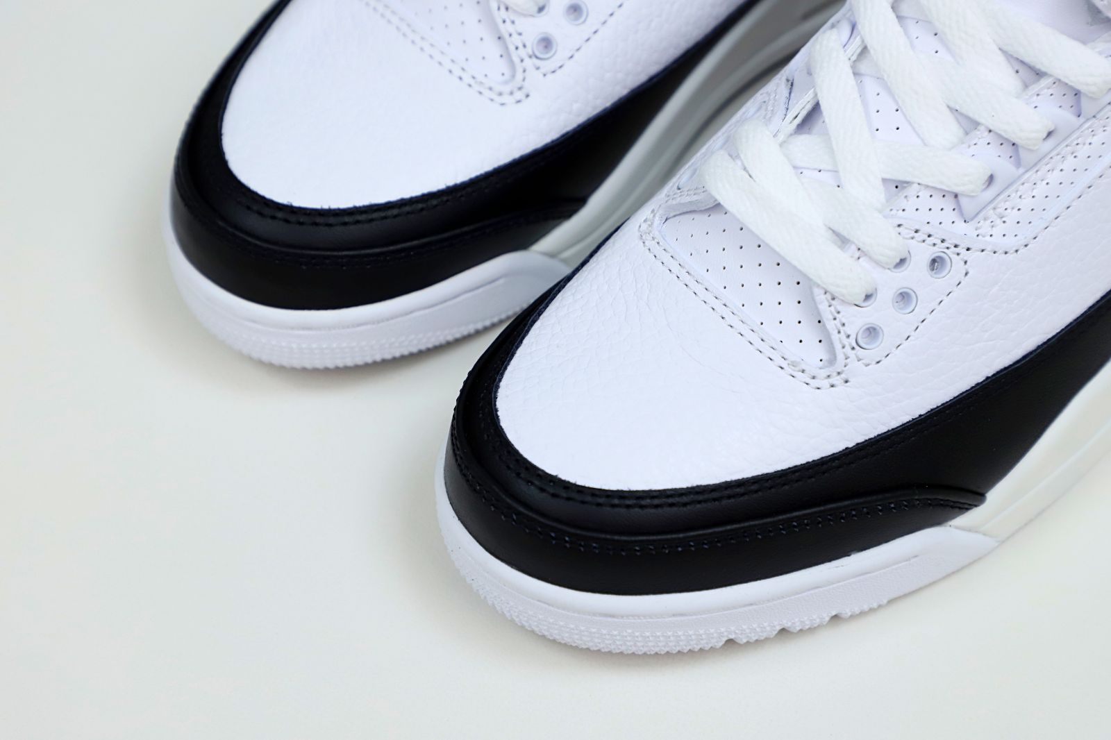 FRAGMENT DESIGN X AIR JORDAN 3 RETRO SP 'WHITE'