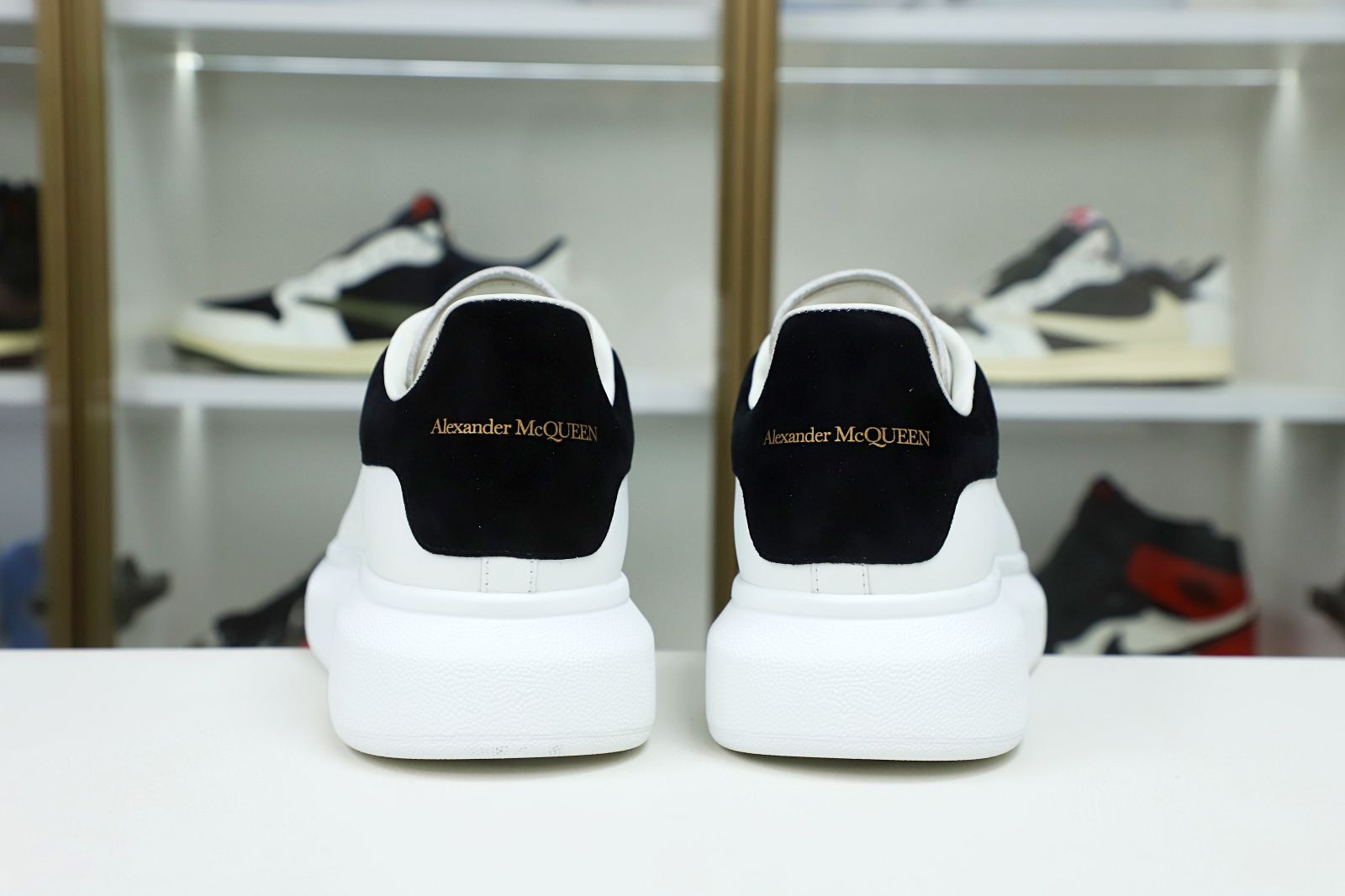Alexander McQueen heiseyangwei