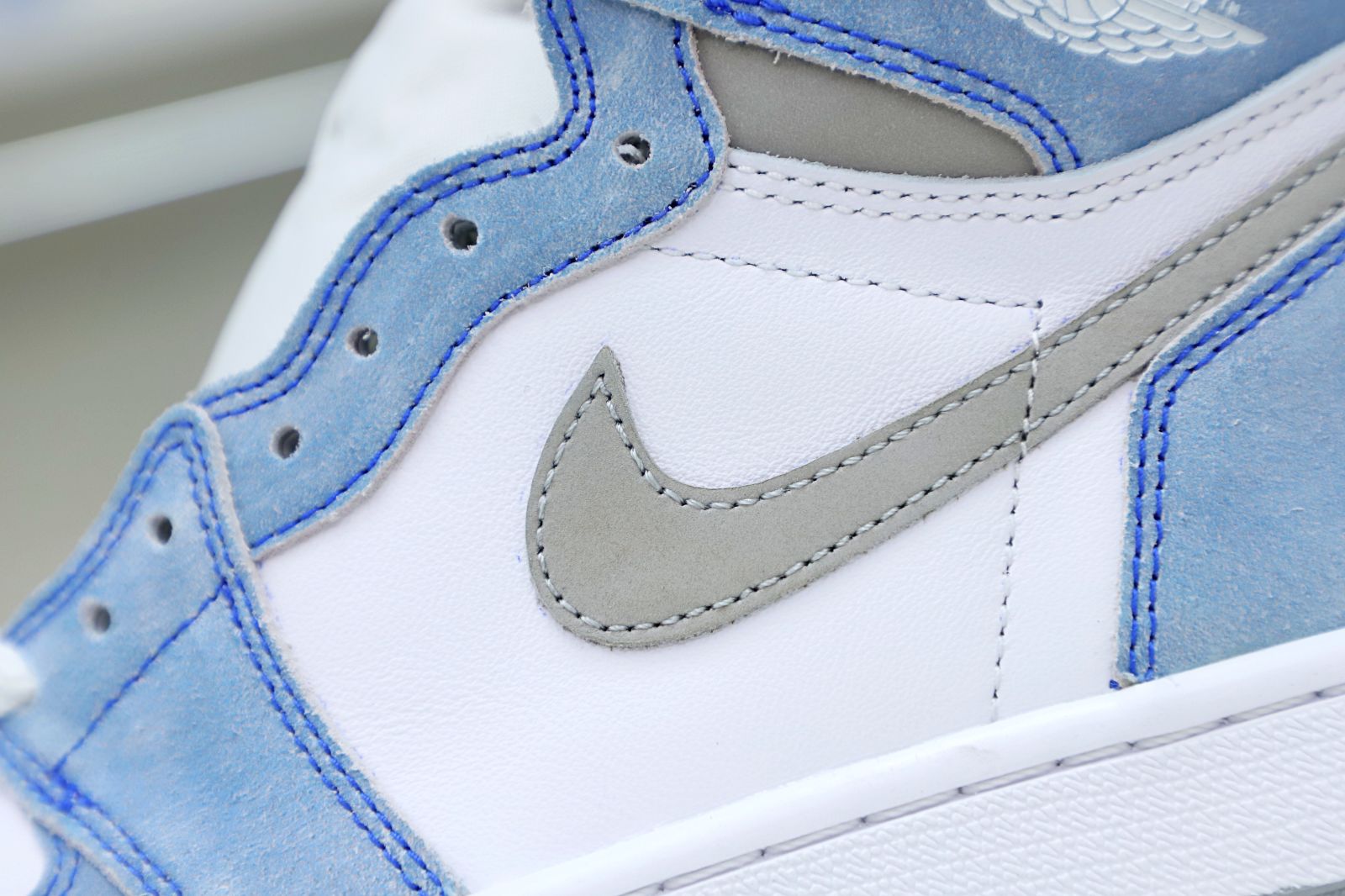 AIR JORDAN 1 RETRO HIGH OG 'HYPER ROYAL'