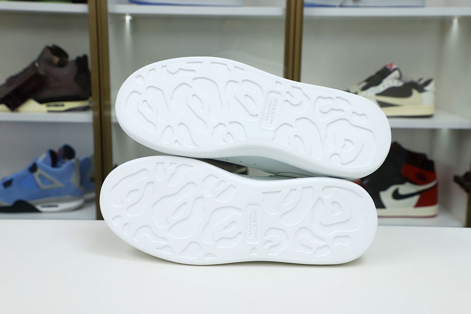 Alexander McQueen baipiwei