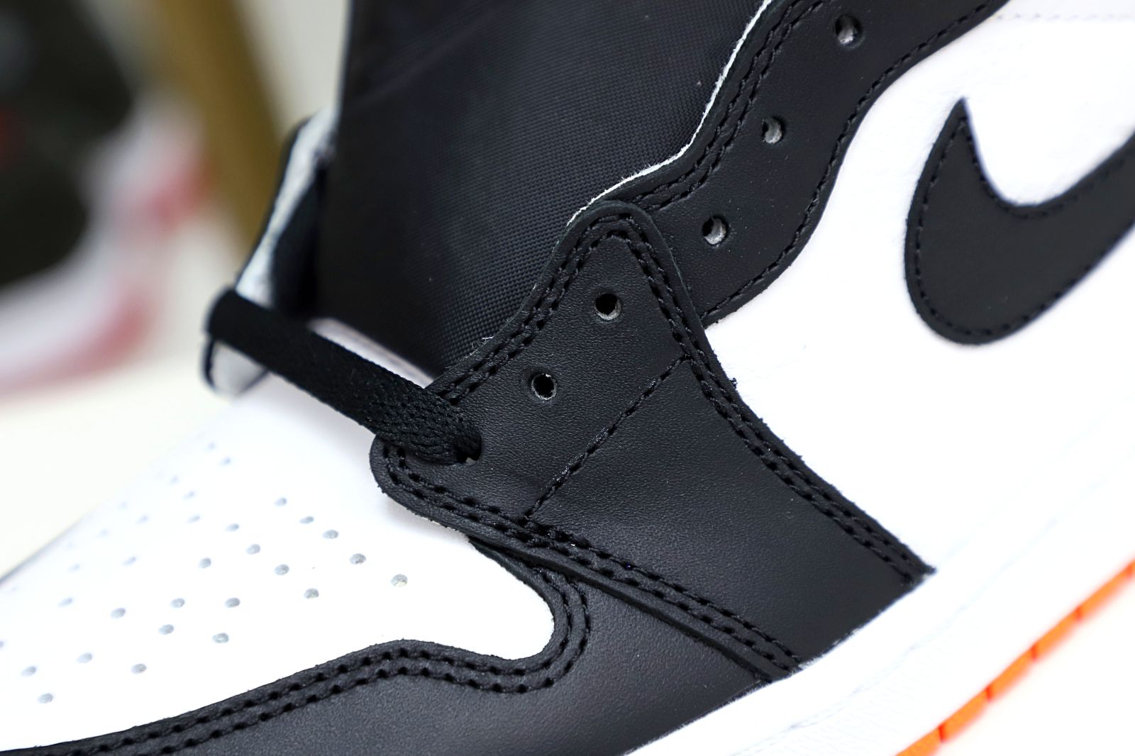 Air Jordan 1 Retro High OG Electro Orange'