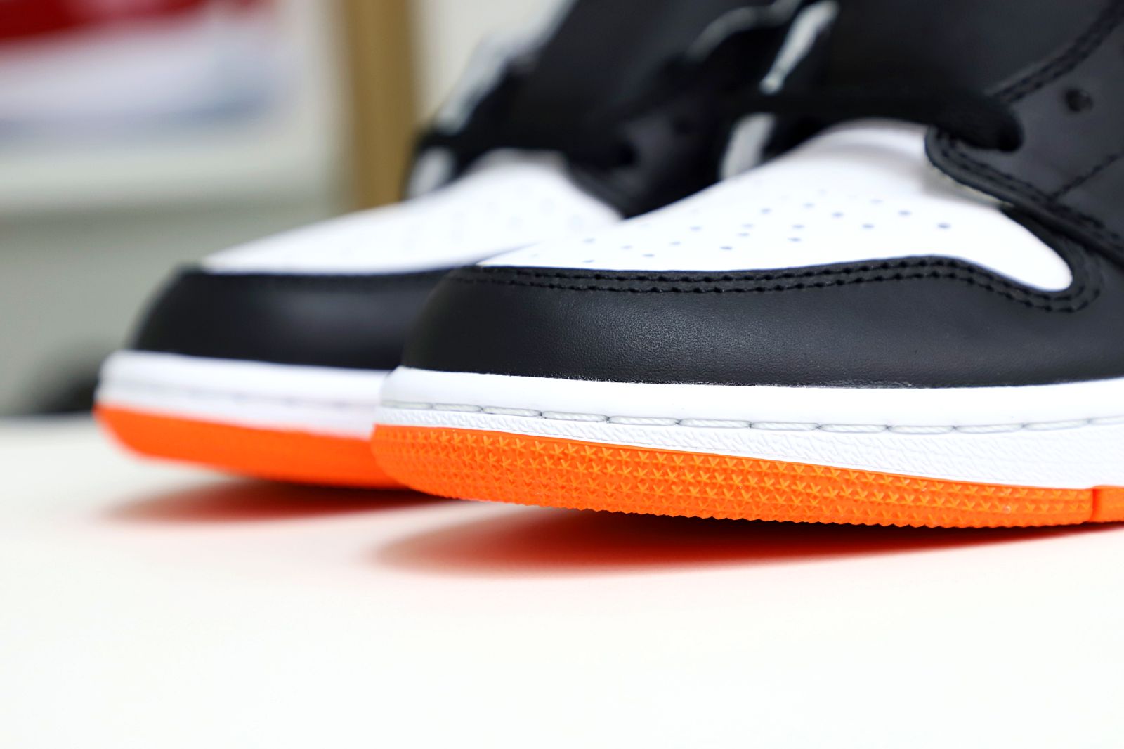 Air Jordan 1 Retro High OG Electro Orange'