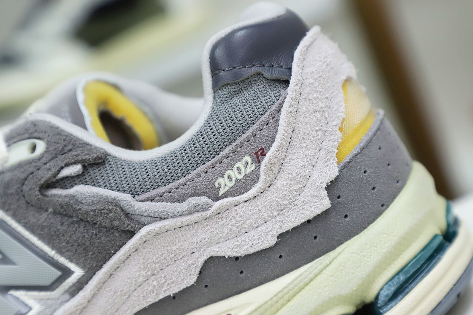 New Balance NB 2002R 