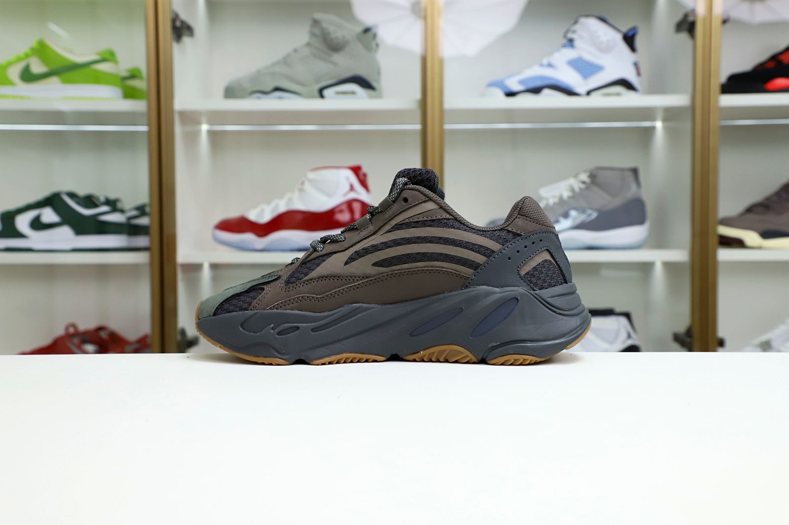 Yeezy boost 700 V2 