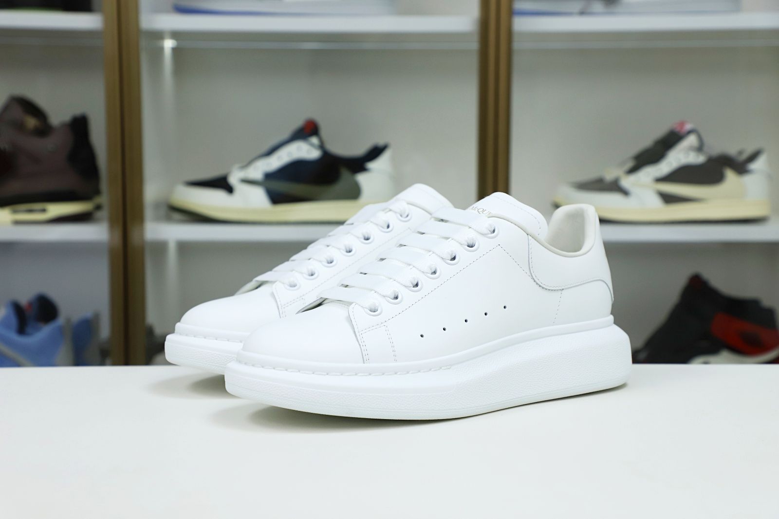 Alexander McQueen baipiwei