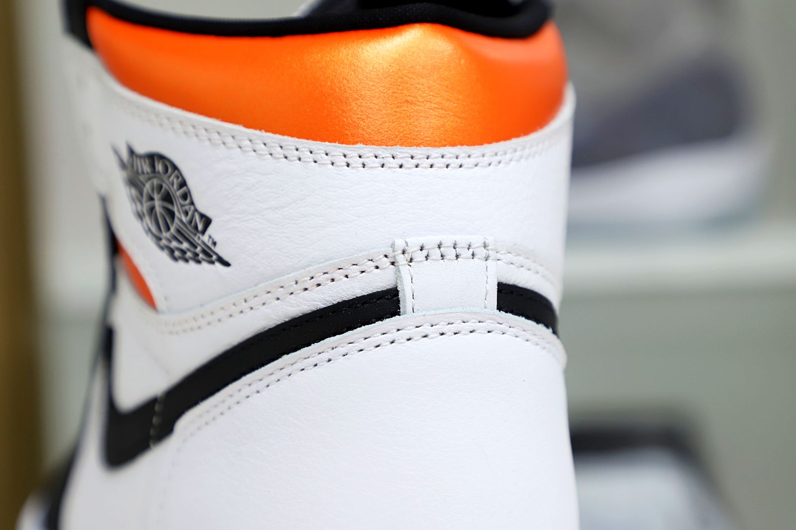 Air Jordan 1 Retro High OG Electro Orange'