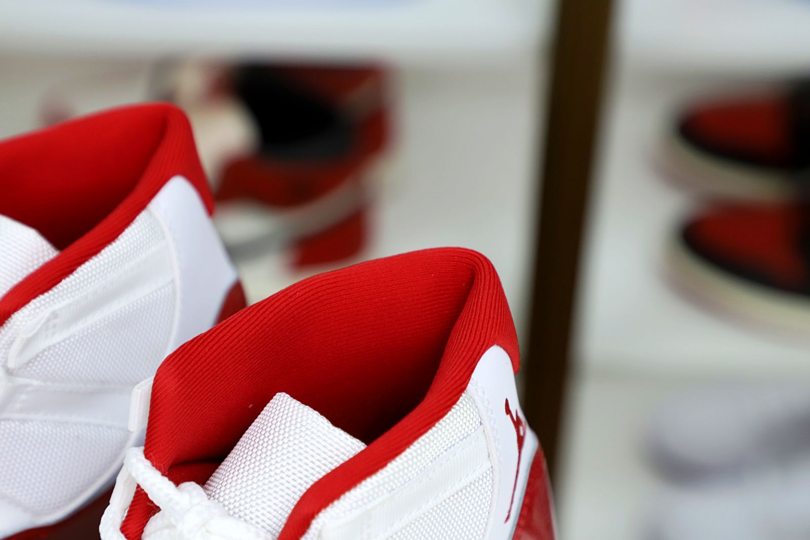 AIR JORDAN 11