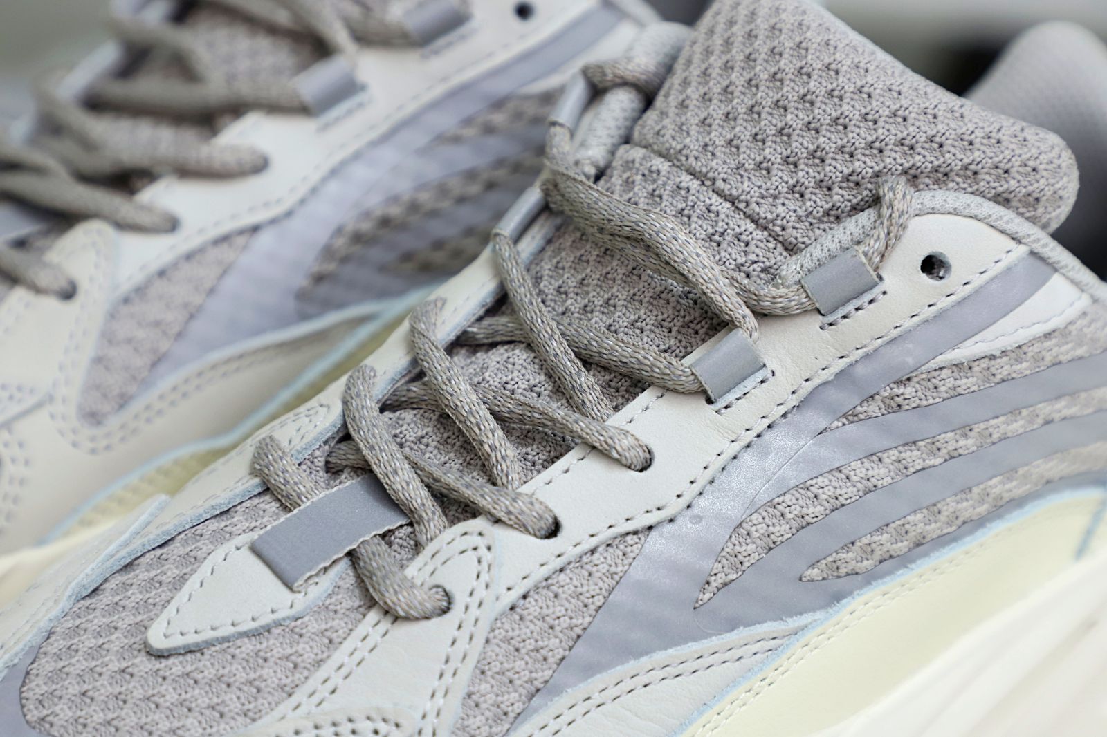 YEEZY BOOST 700 V2 'CREAM'