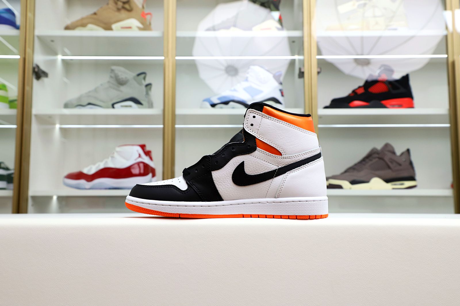 Air Jordan 1 Retro High OG Electro Orange'