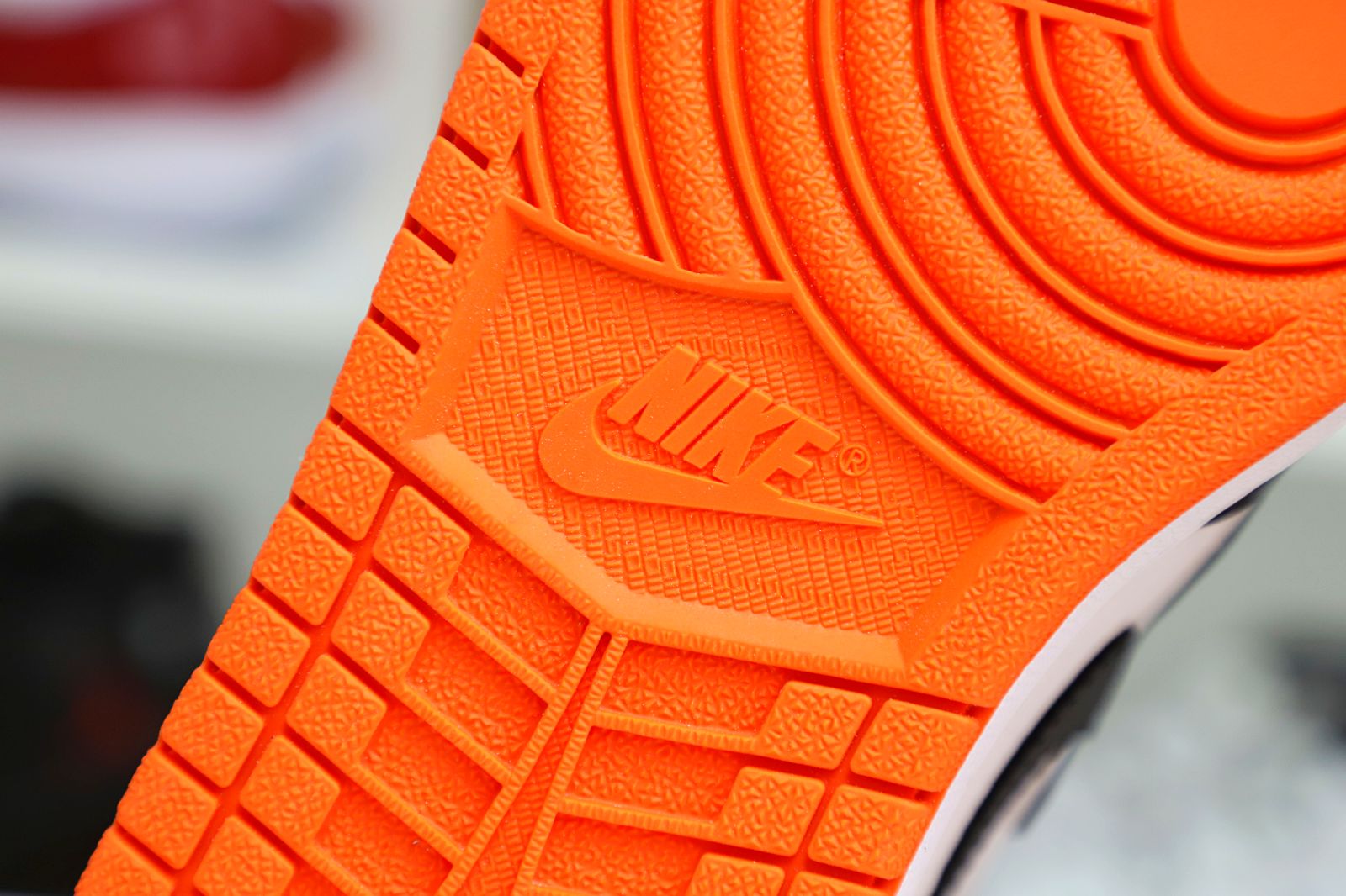 Air Jordan 1 Retro High OG Electro Orange'