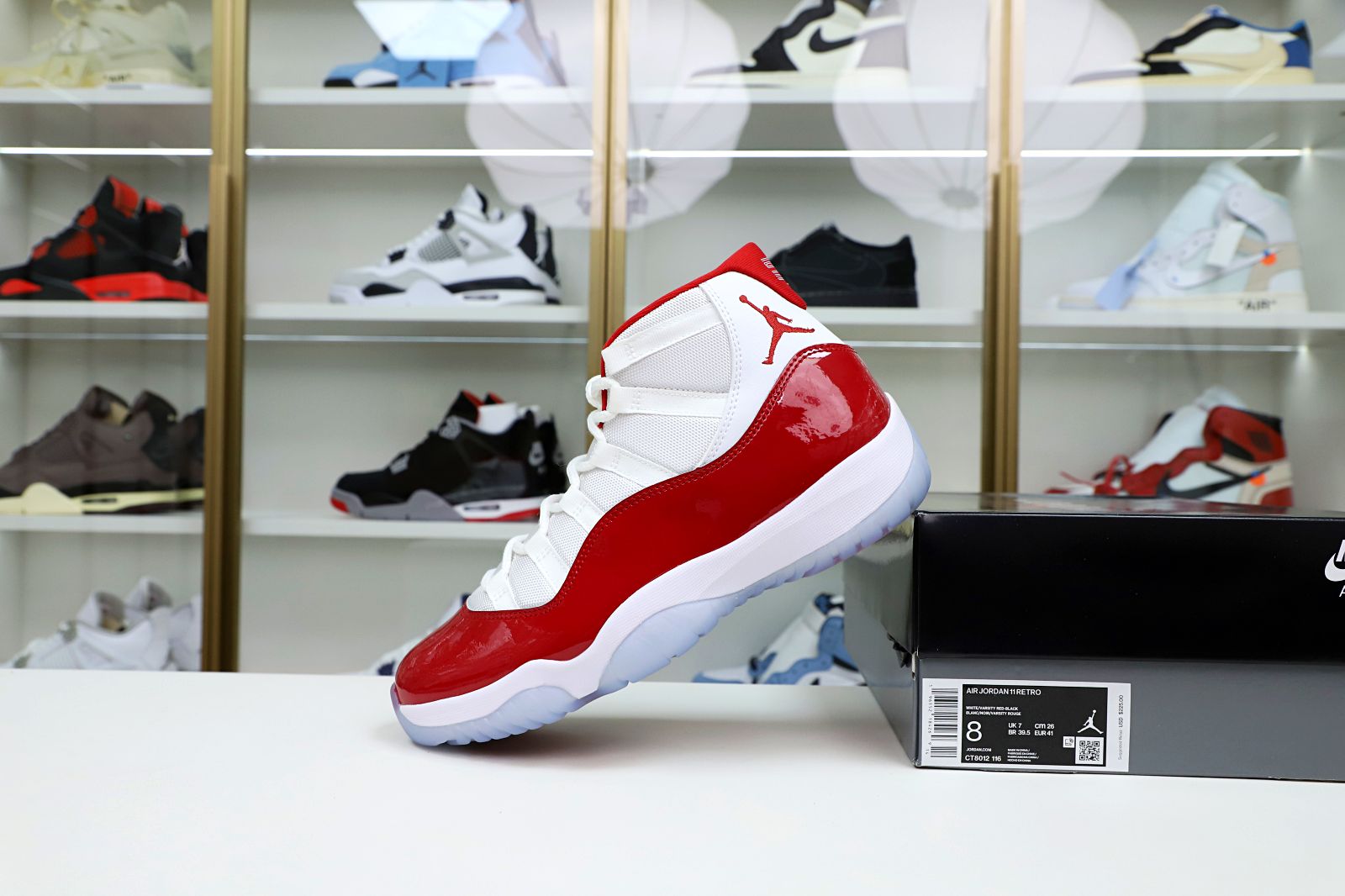 AIR JORDAN 11