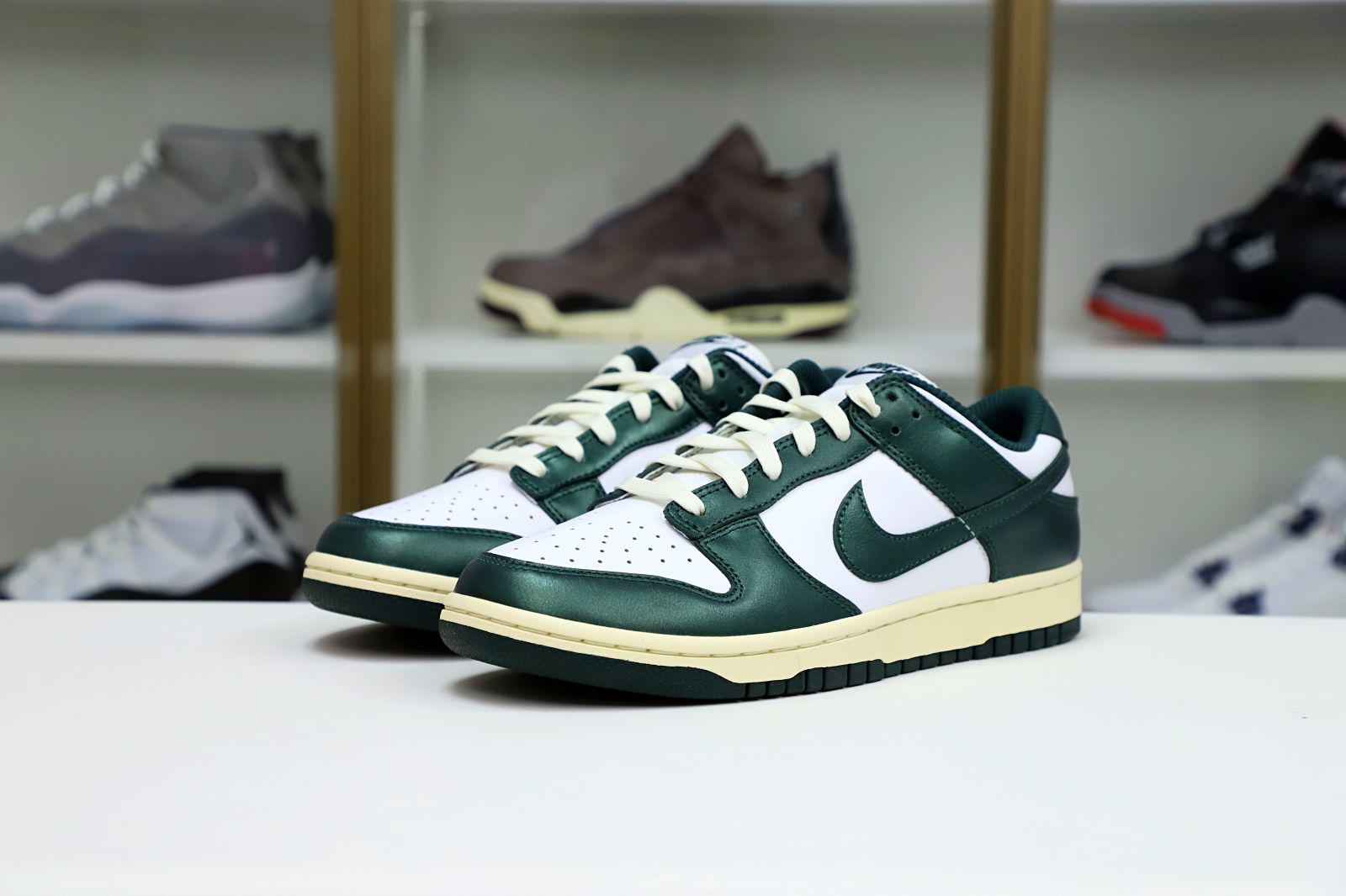 NIKE WMNS DUNK LOW 'VINTAGE GREEN'