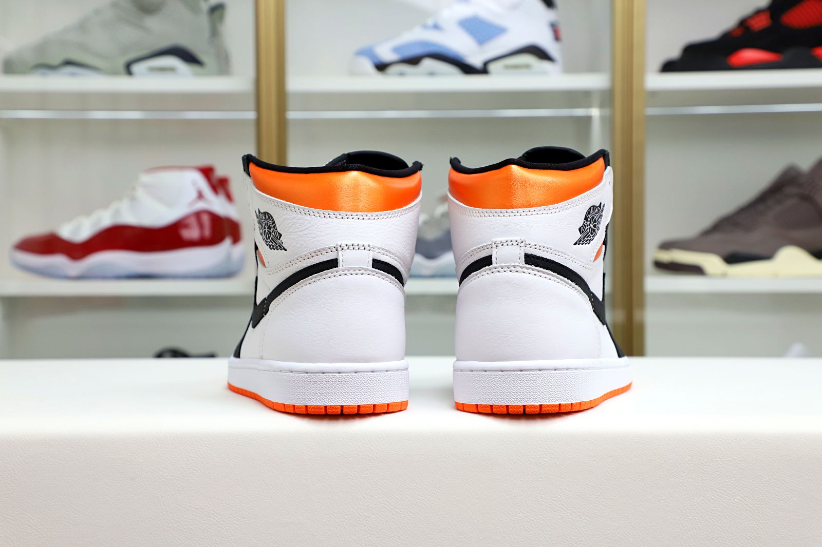 Air Jordan 1 Retro High OG Electro Orange'