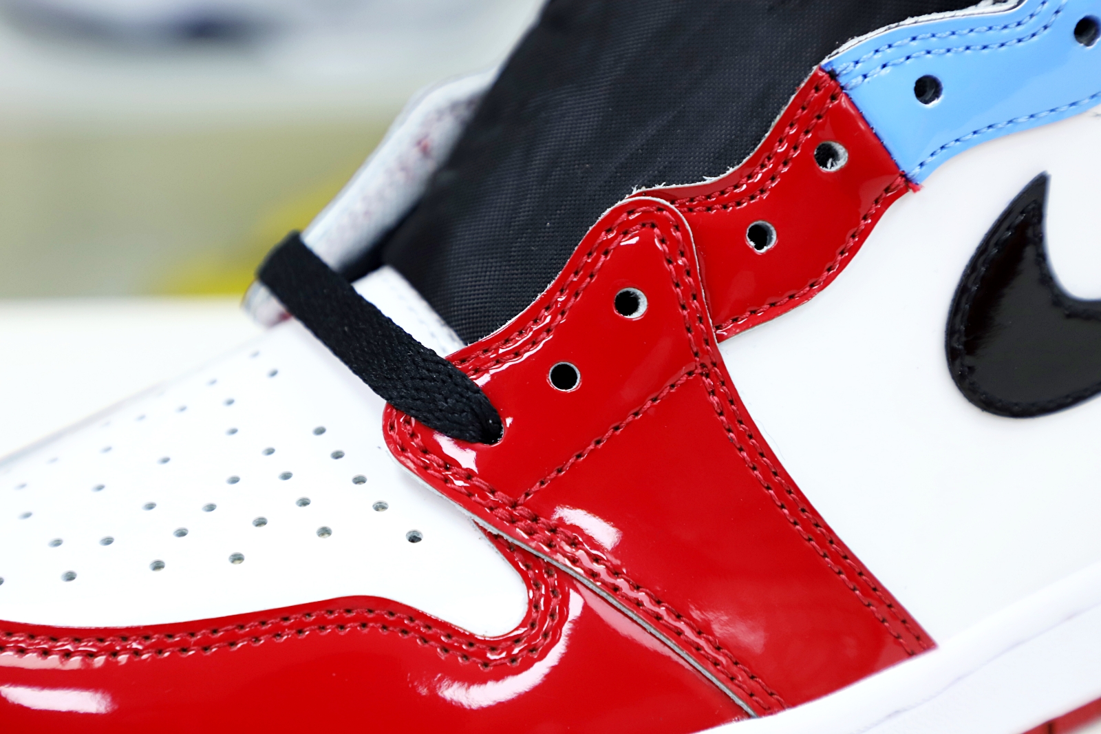 AIR JORDAN 1 RETRO HIGH OG 'FEARLESS'