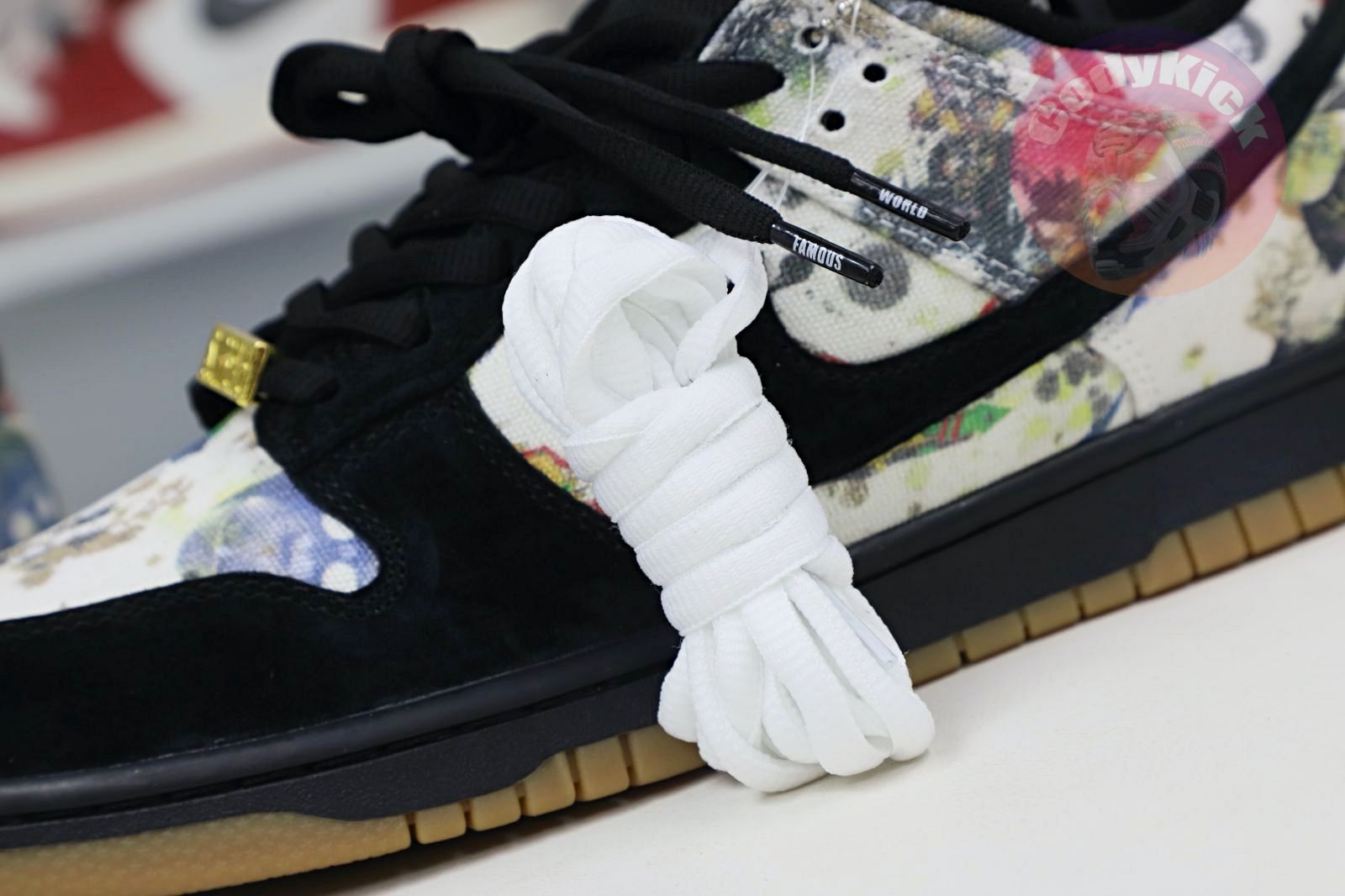 Supreme xNike SB DunkLow