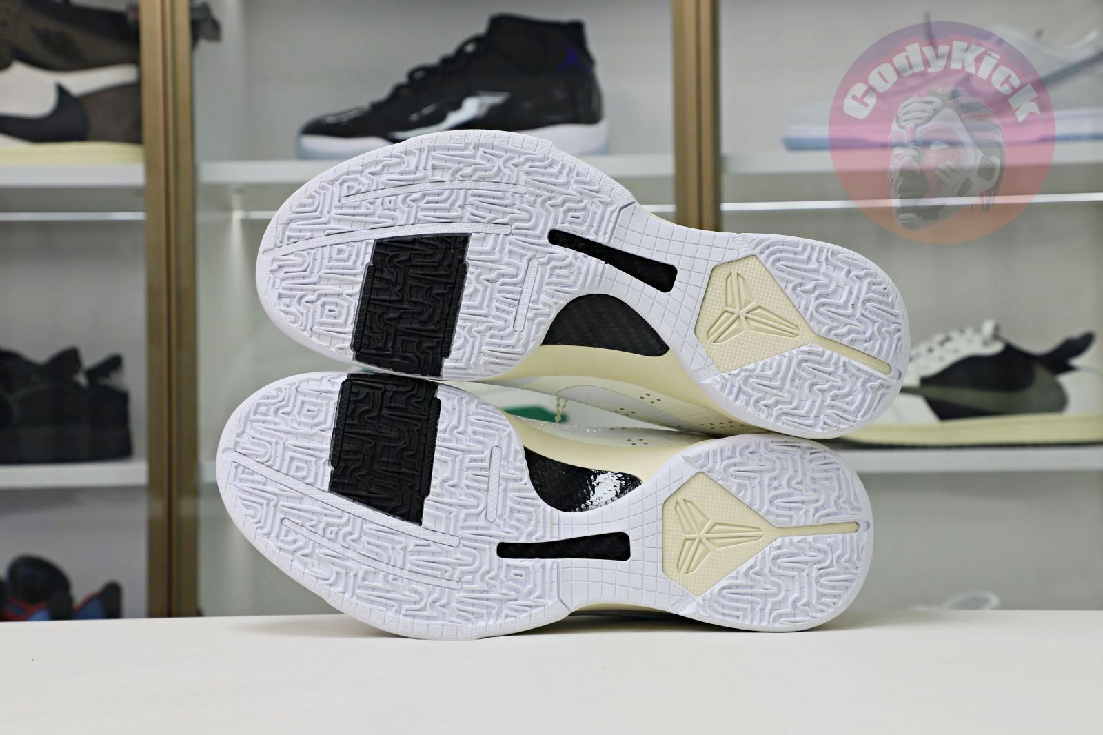 OFF-WHITEX  Nike Zoom Kobe5