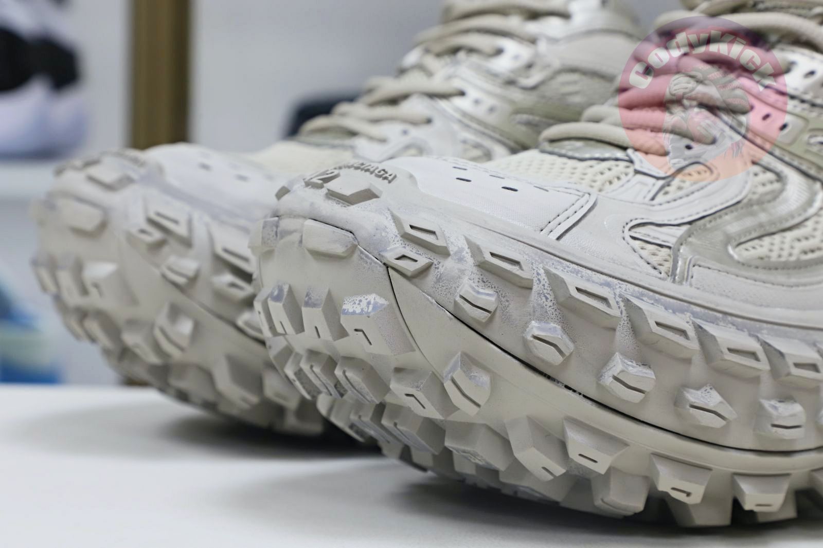 Balenciaga  Defender