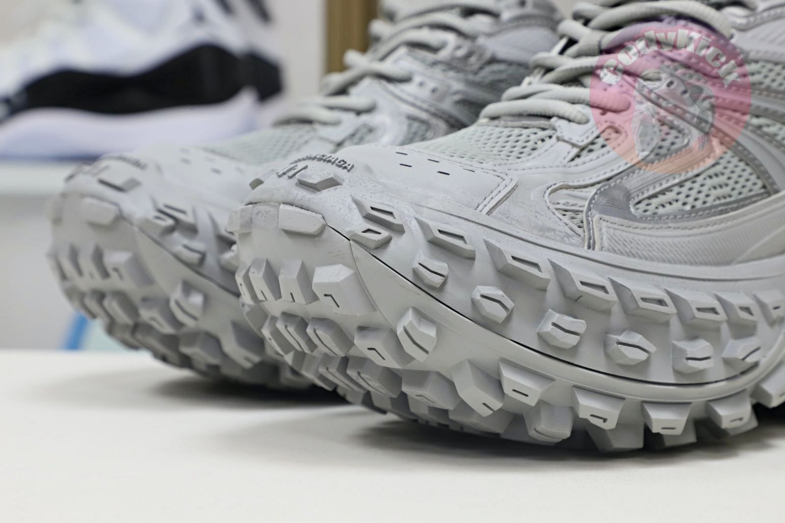 Balenciaga  Defender