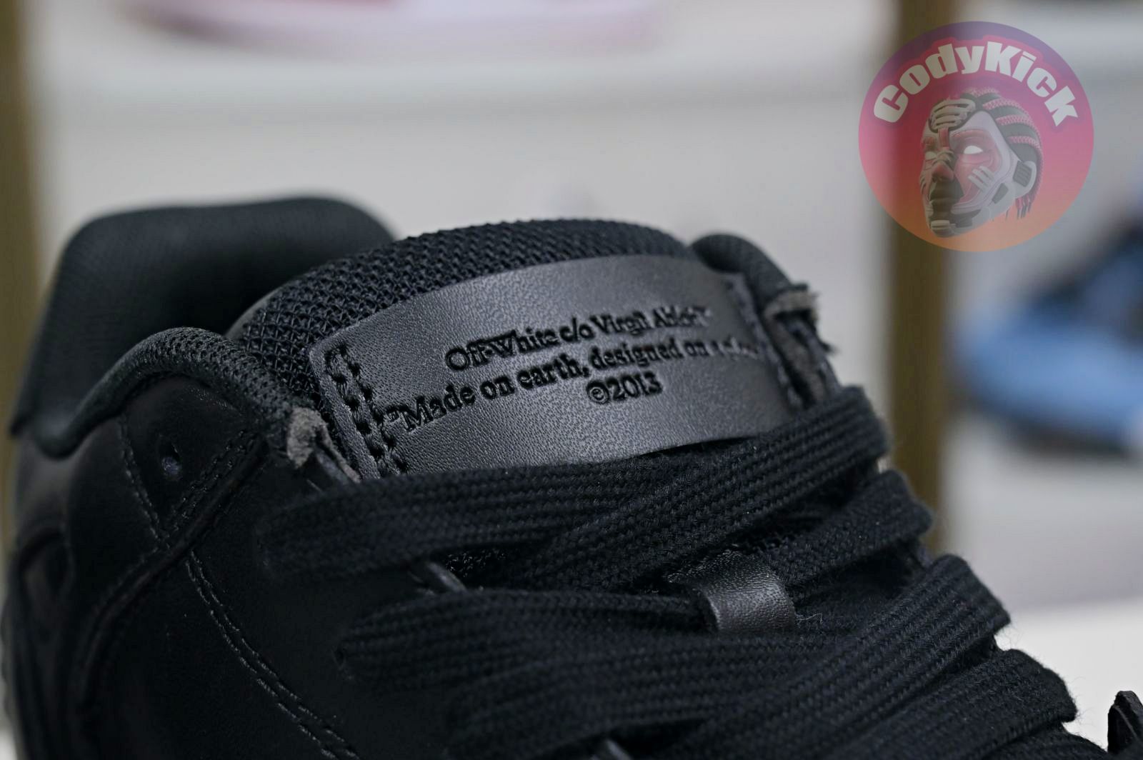 OFF-WHITE Ous Of Office