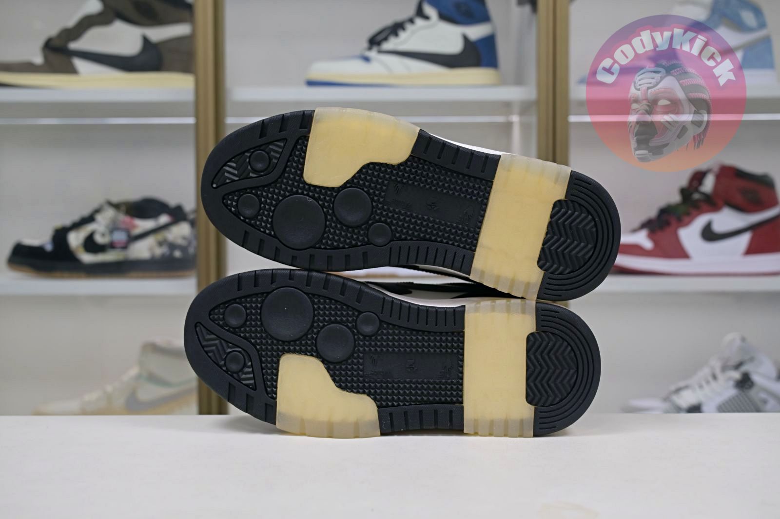 OFF-WHITE Ous Of Office