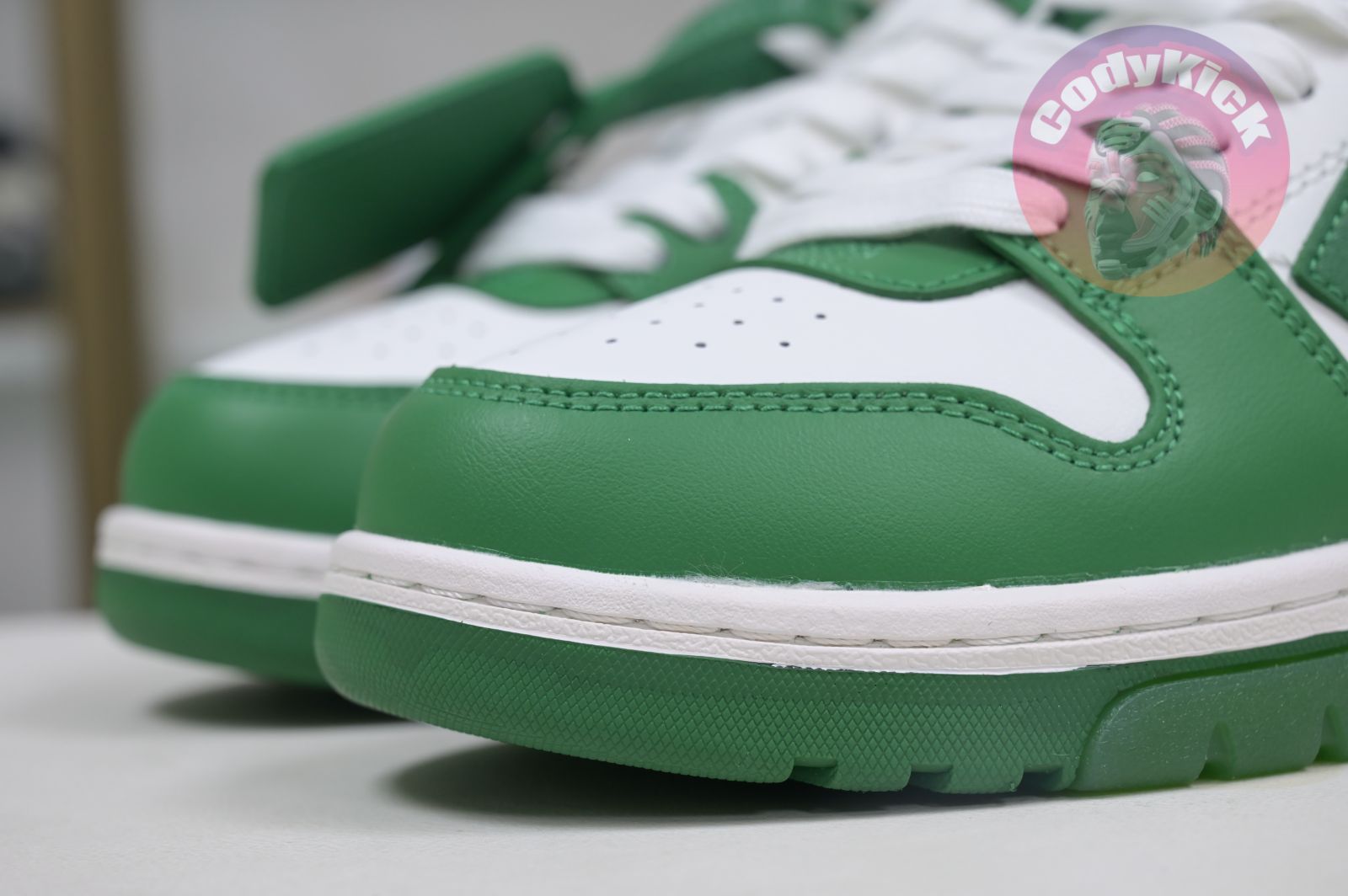 OFF-WHITE Ous Of Office