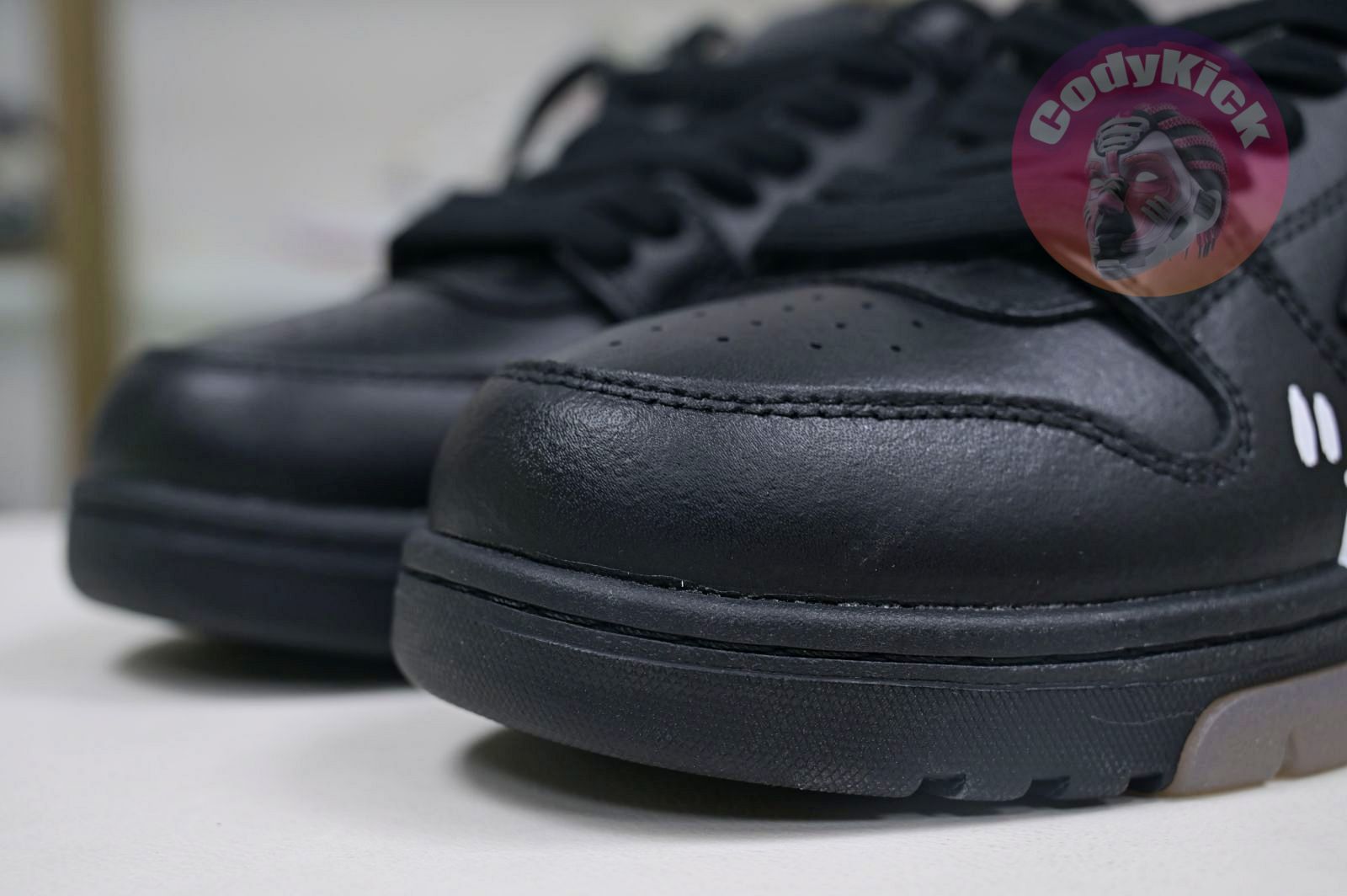 OFF-WHITE Ous Of Office