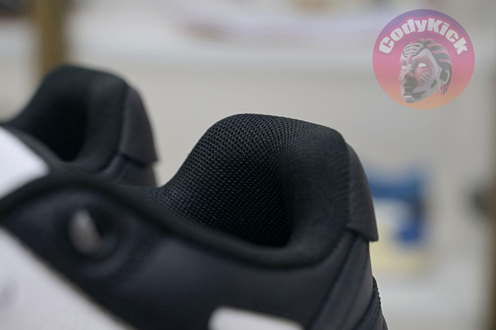 OFF-WHITE Ous Of Office