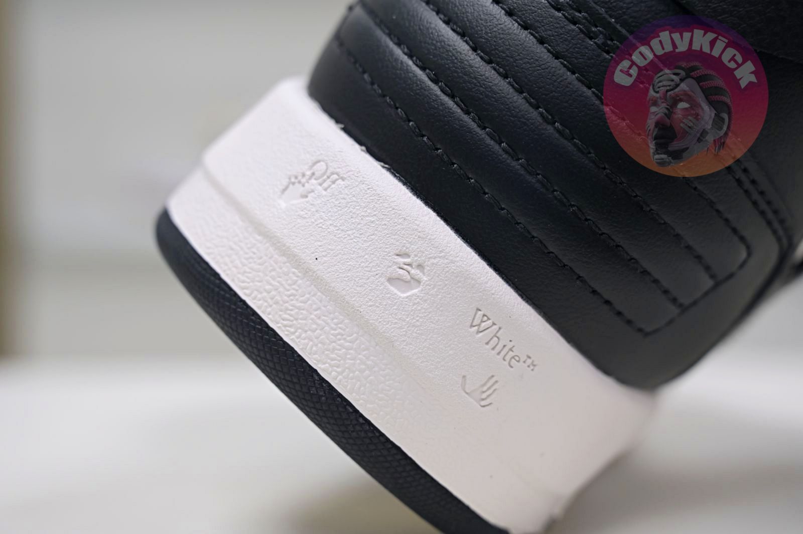 OFF-WHITE Ous Of Office