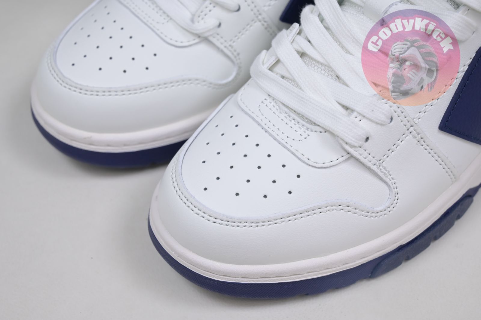 OFF-WHITE Ous Of Office