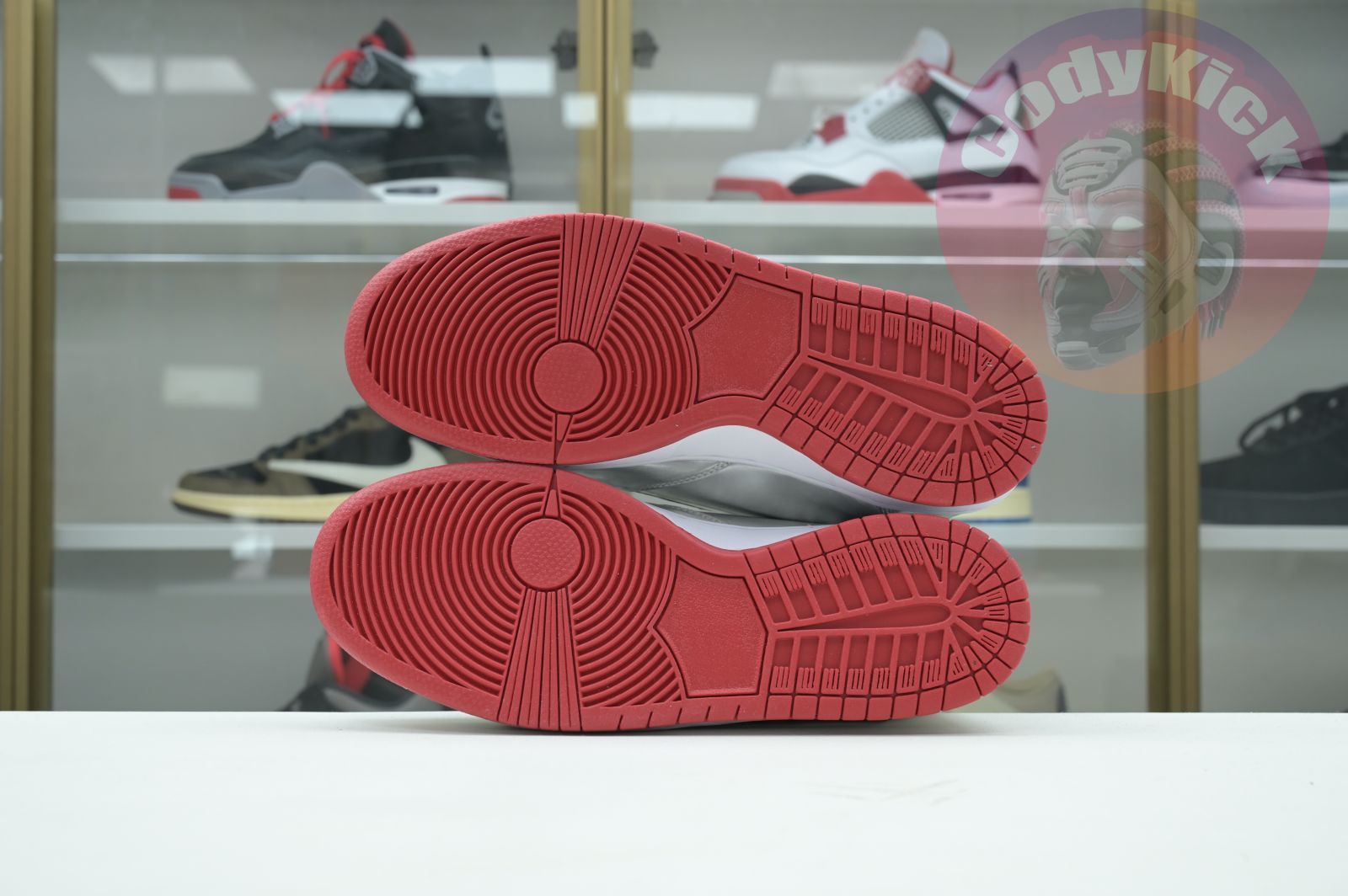 Never Surrender Trump sneakers MAGA.1