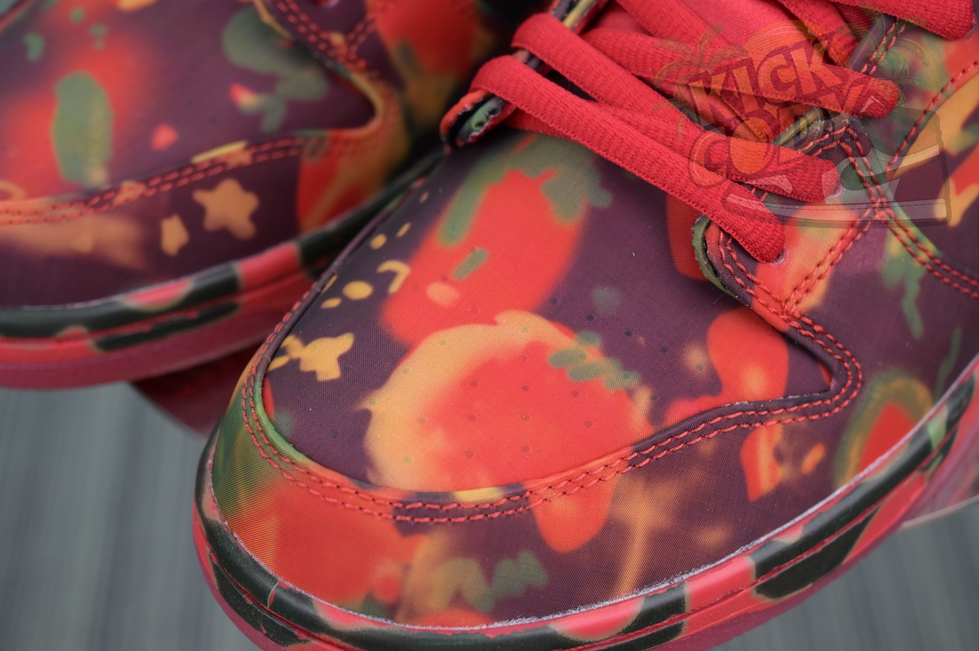 The Wizard of Oz x Nike SBDunk Low“Ruby Slipper”