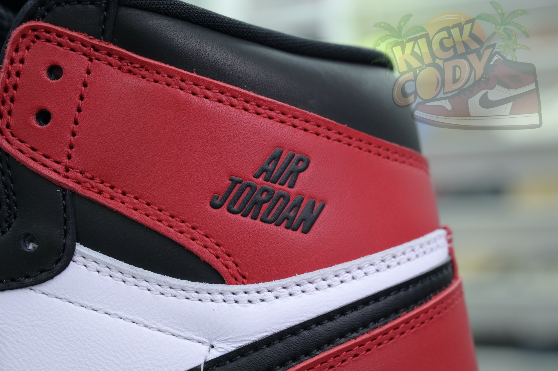 Jordan Air Jordan 1High OG“Black Toe Reimagined”