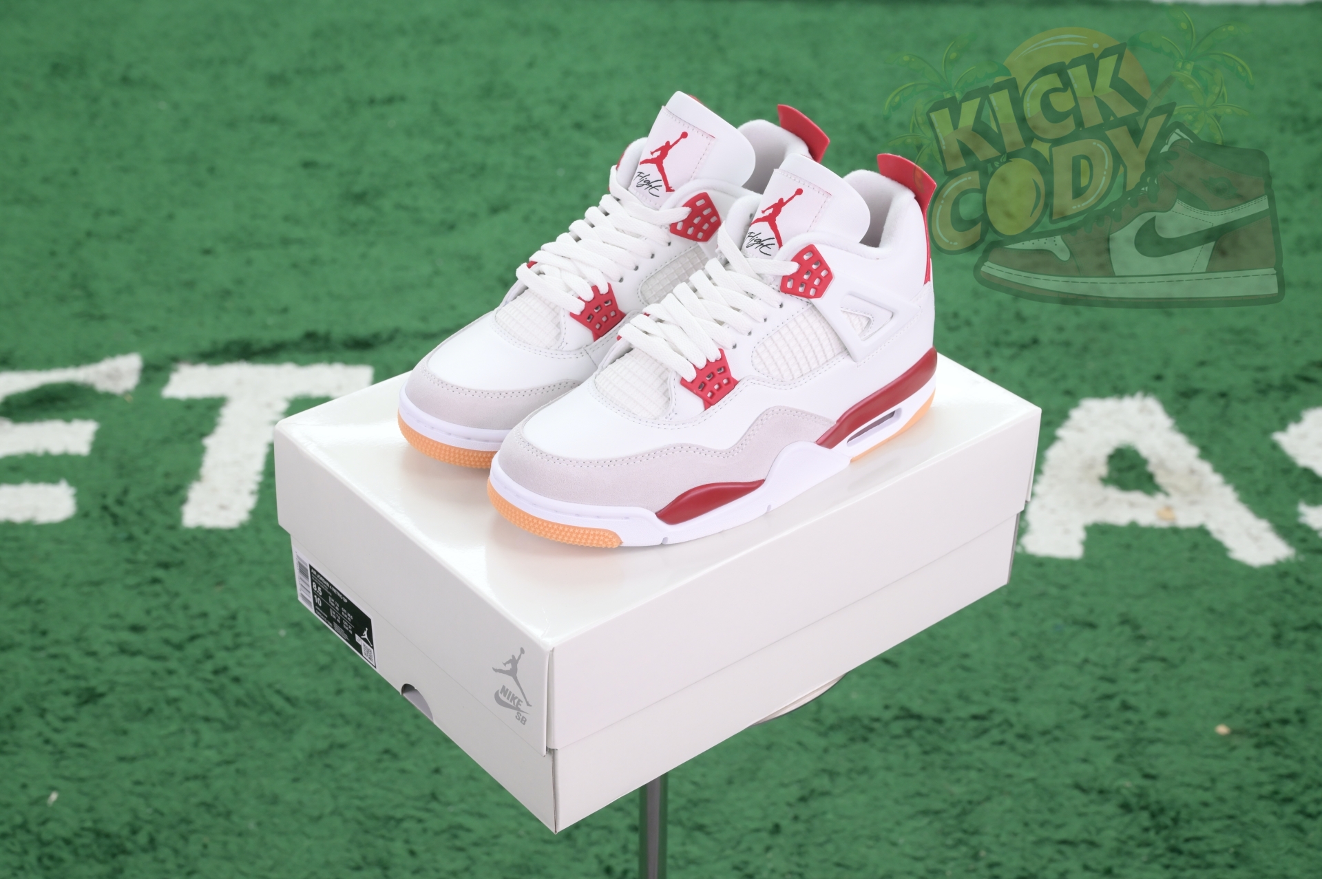 Nike SB x Jordan Air Jordan4“Varsity Red”